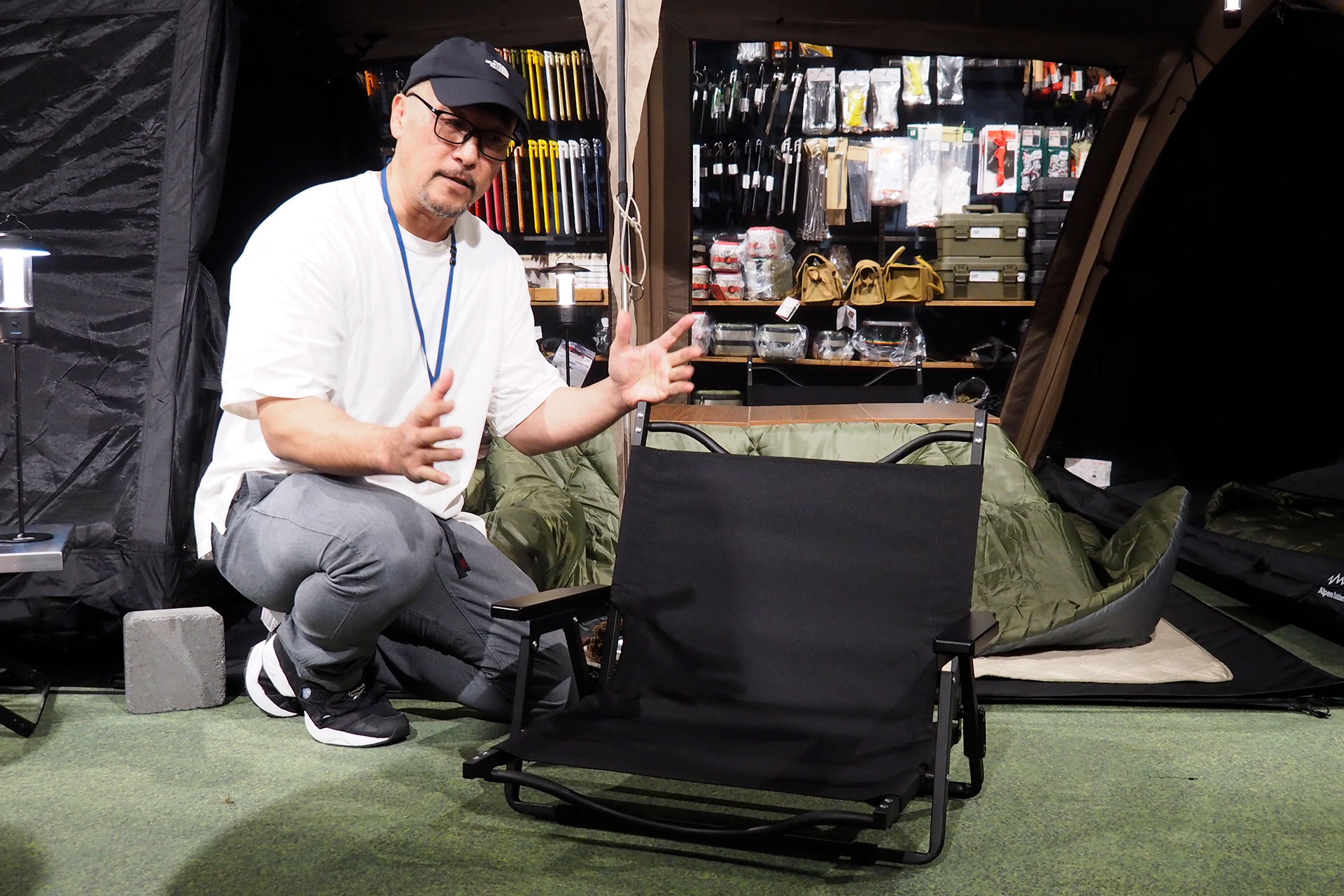 かなり地面に近い設計だが、裏面も撥水加工で湿気を防止