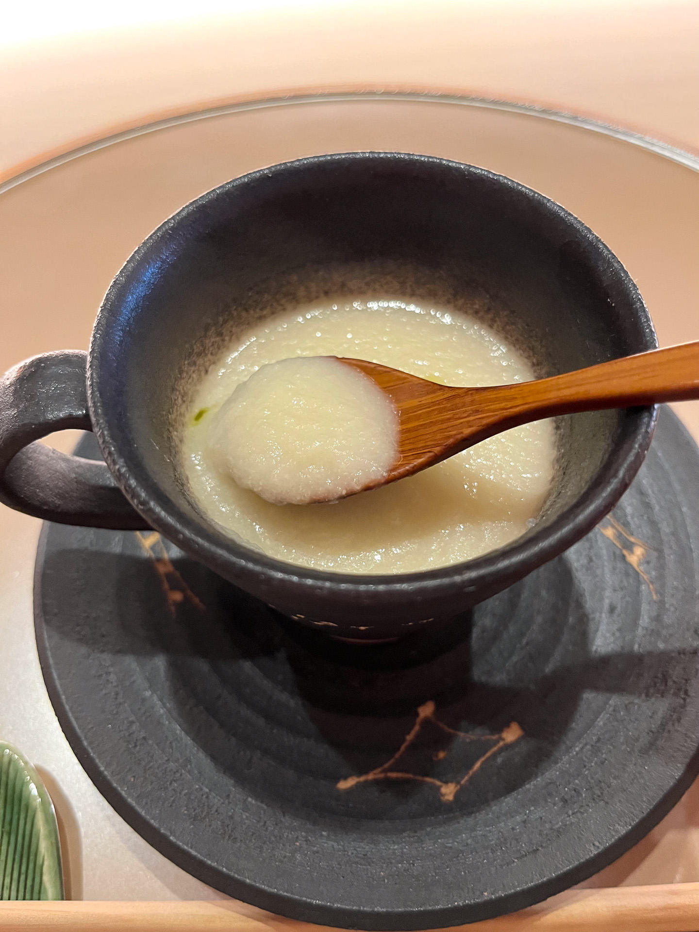 ハワイ島コナ産アワビが入ったカリフラワーのすり流し