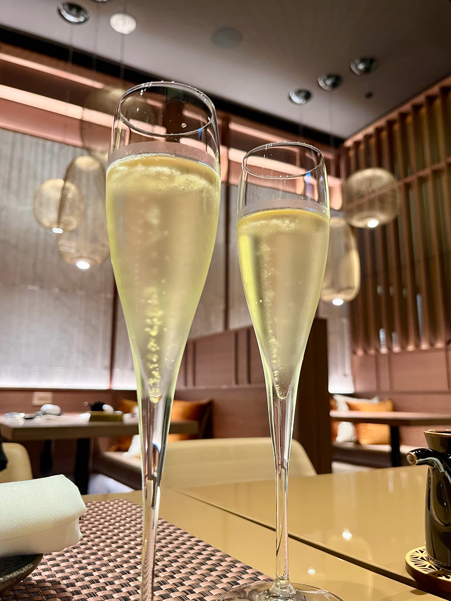 2人でも6人くらいでも座れるゆとりのスペース