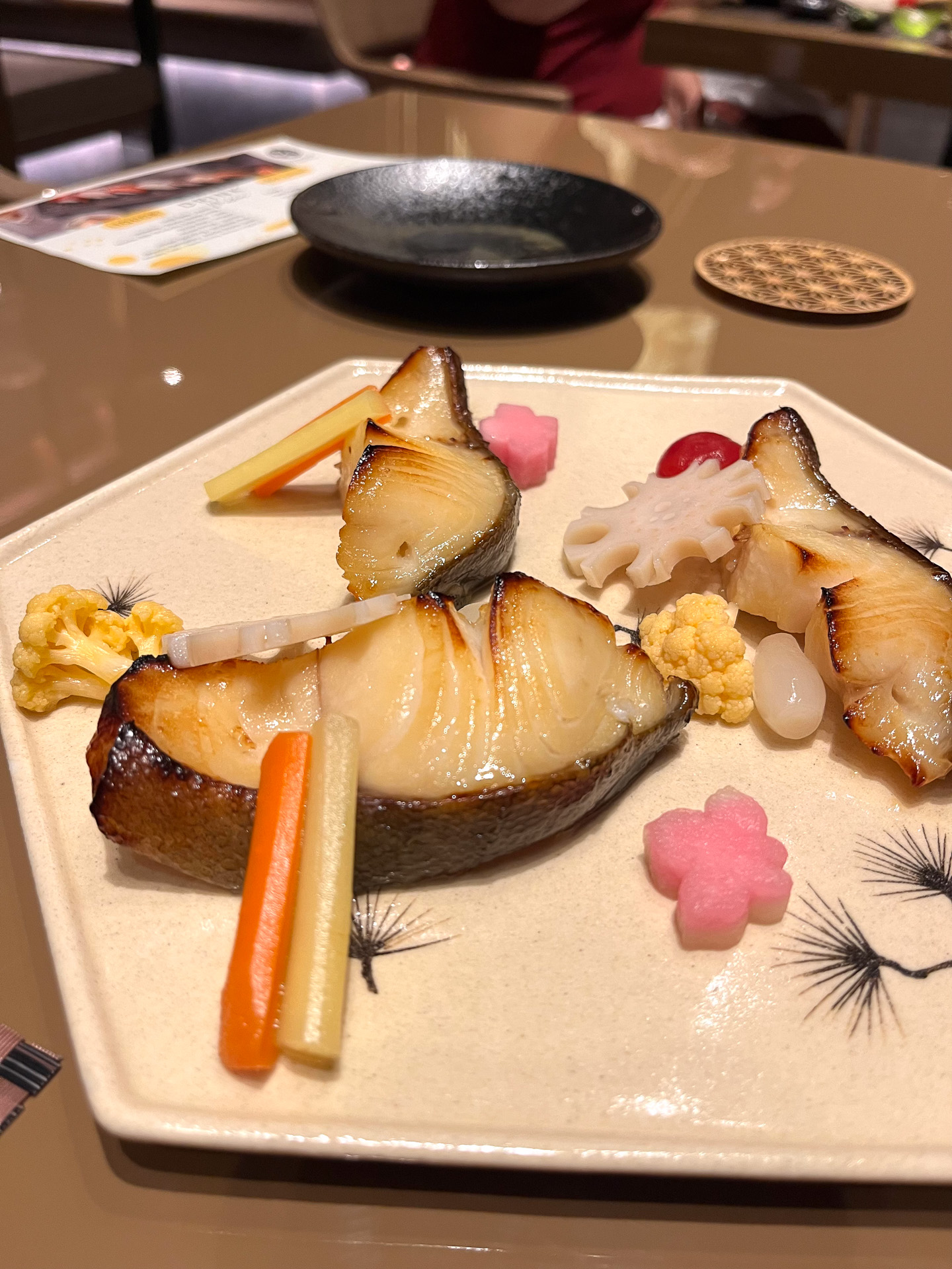 コース料理のなかで人気のある西京焼きも、アラカルトメニューとして単品でオーダーできる