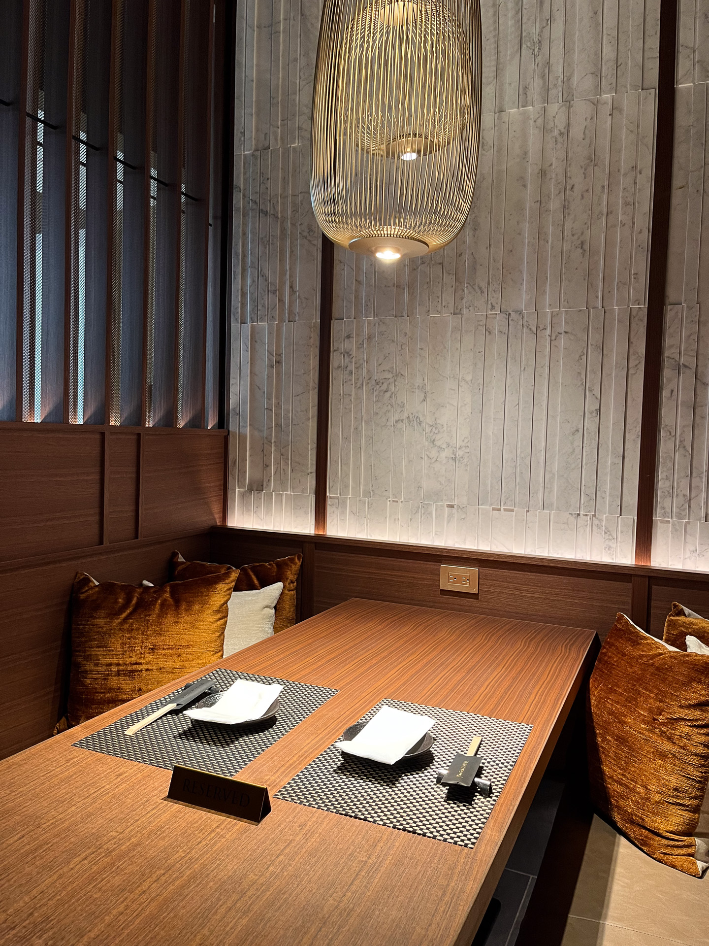 34席のゆとりある店内のプライベートな空間で食事を楽しめる