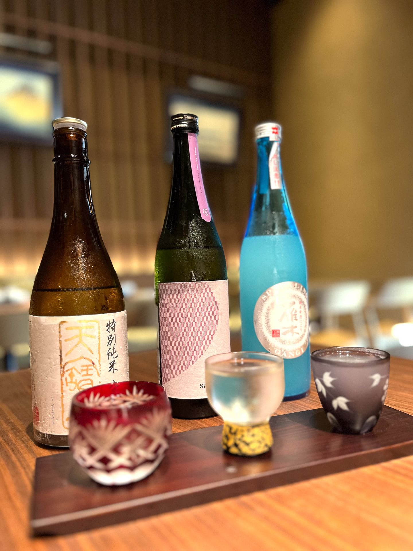 日本各地の特別純米酒やスパークリング日本酒など3種類を飲み比べ