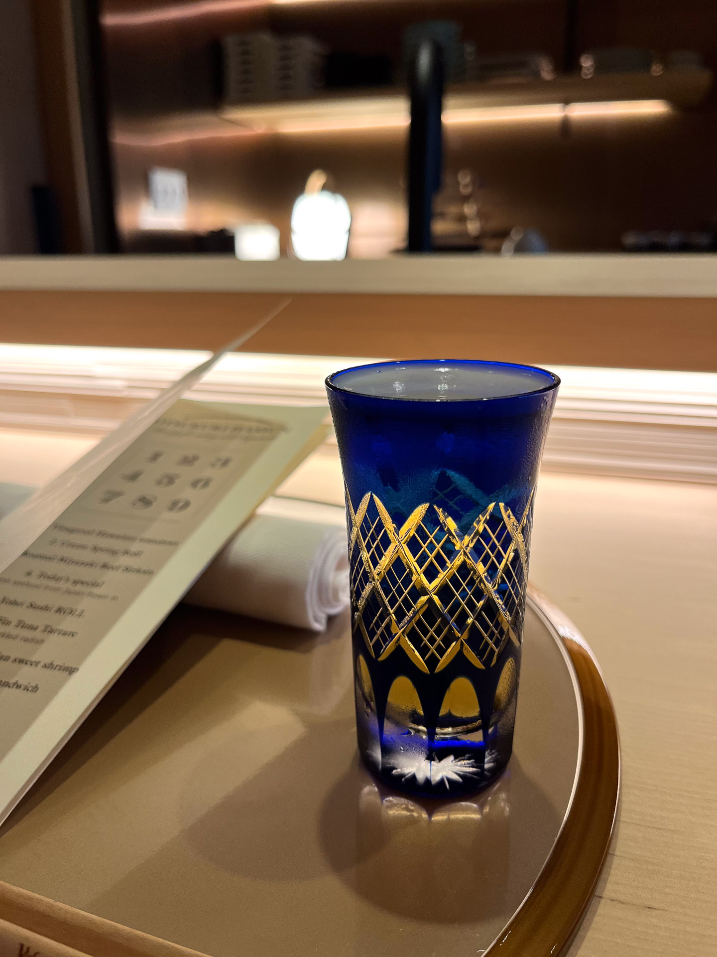 「まずはビール」の日本の文化を尊重し、ペアリングは冷えたビールから始まる