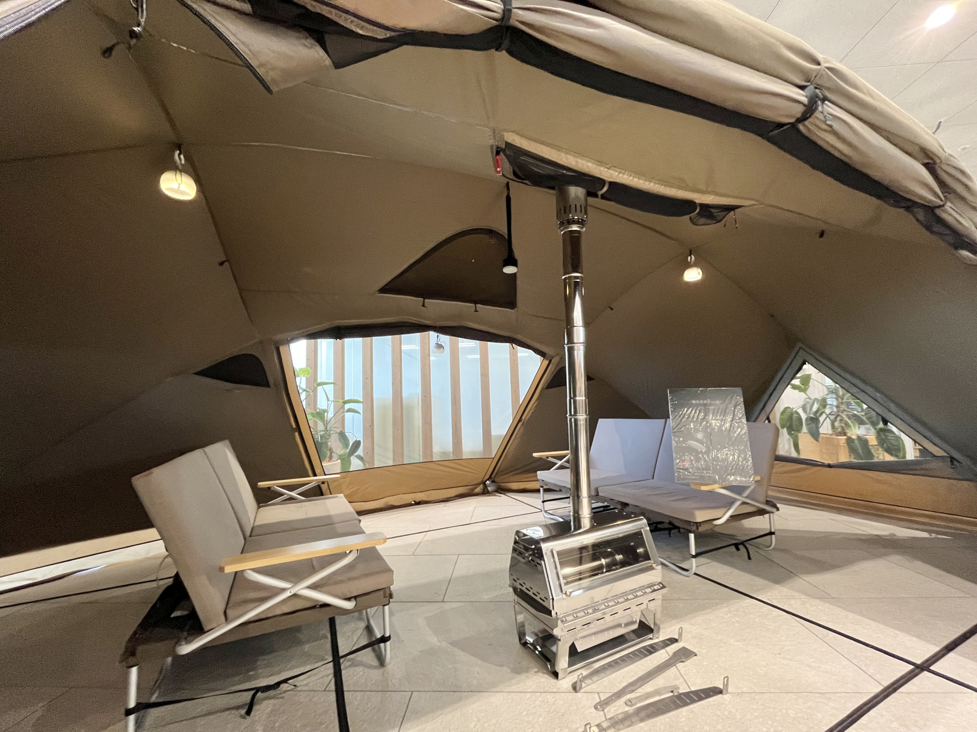 幕内外で使用できる、MKストーブ付き