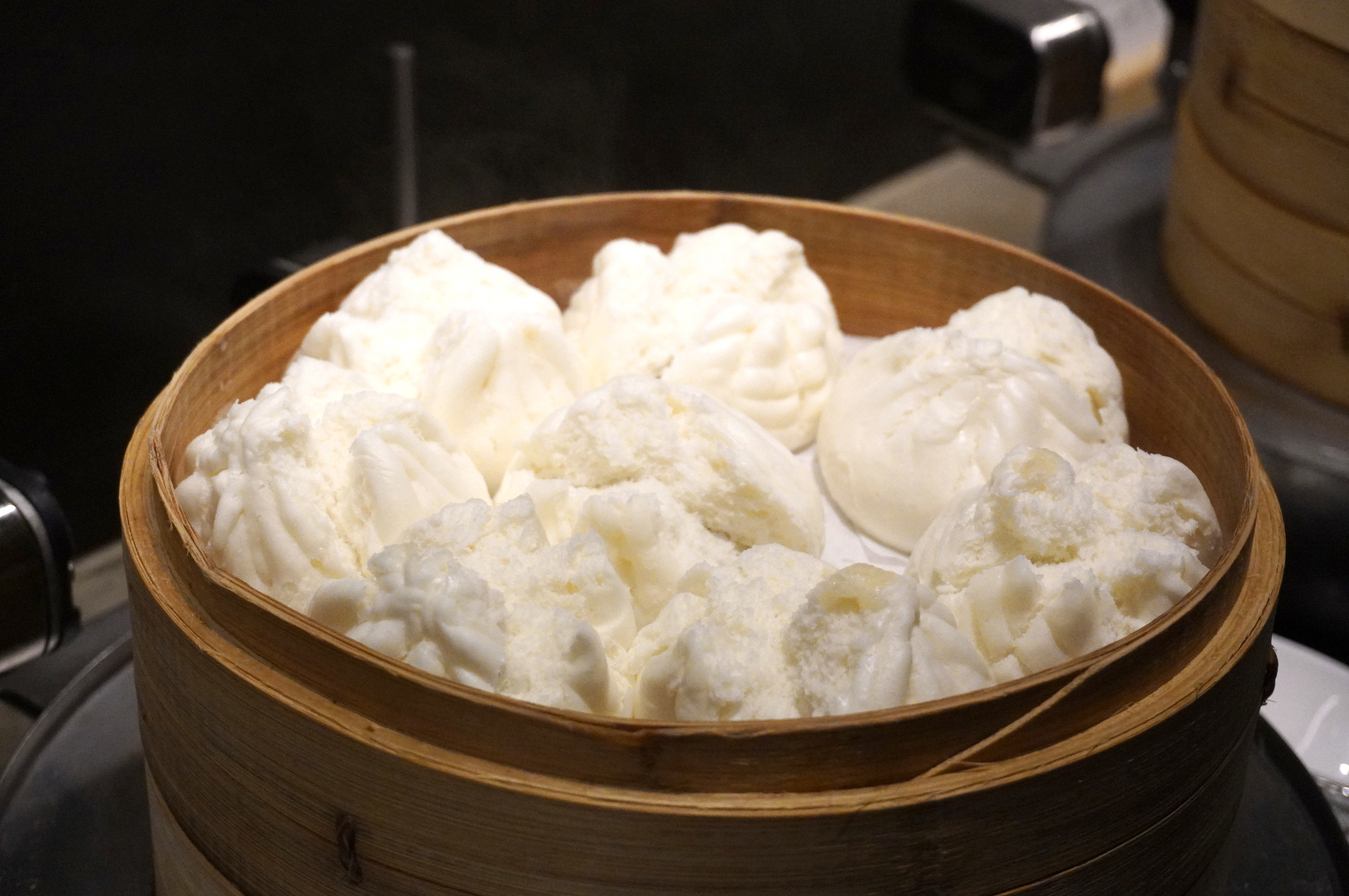 蒸したて熱々の肉まんなど、飲茶もお勧め