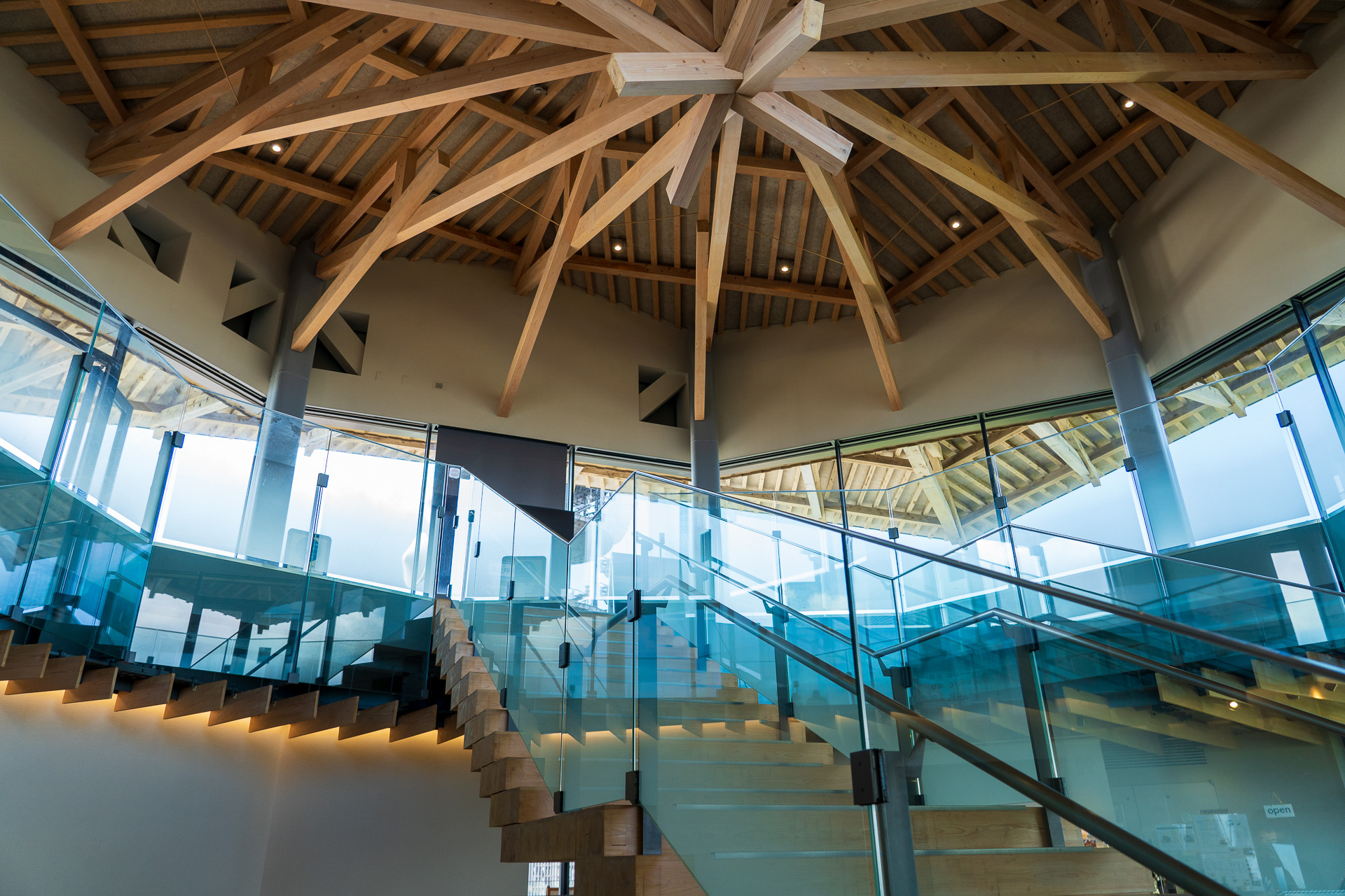 使われているのは静岡県産の木材