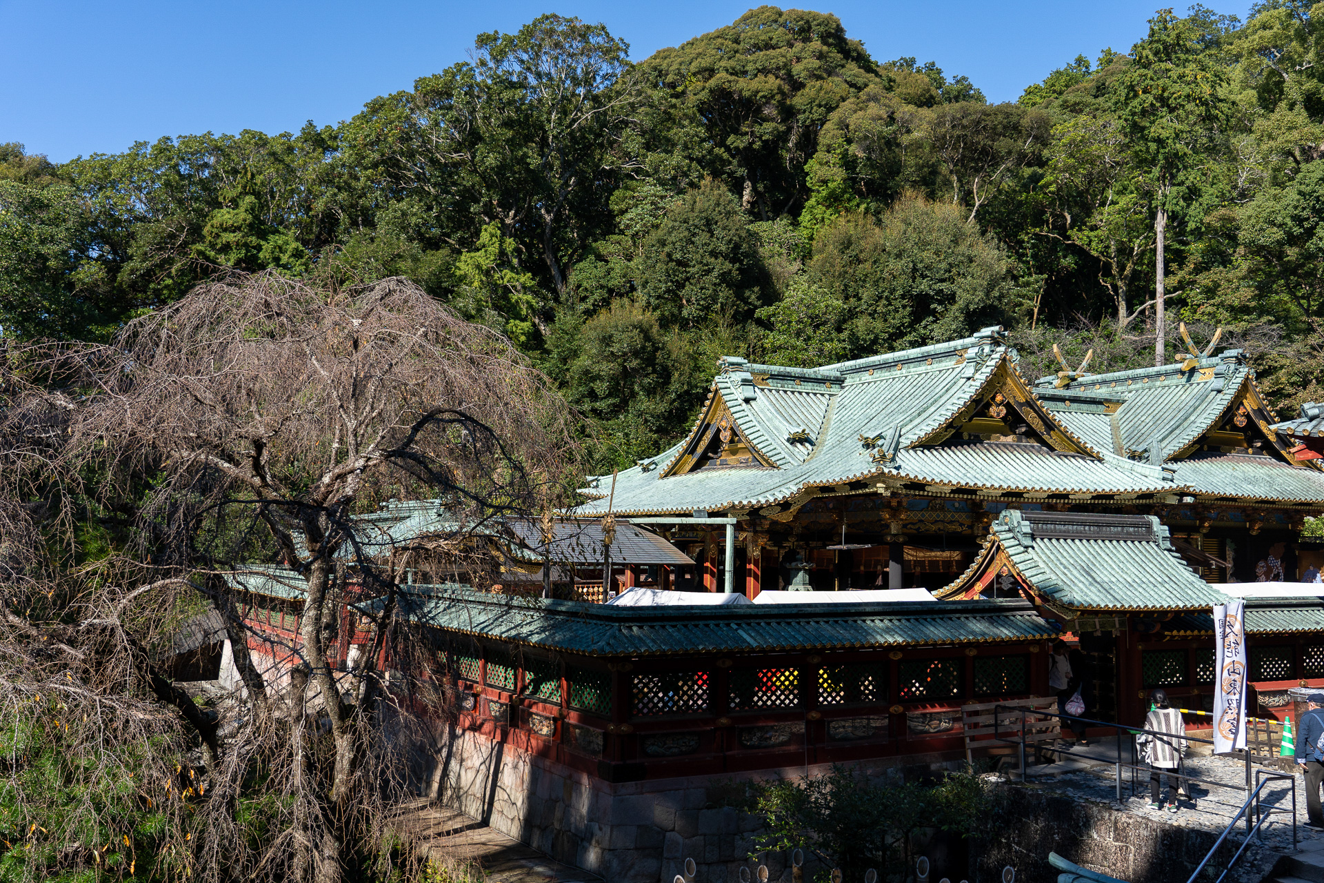 久能山東照宮の御社殿は国宝に指定されています