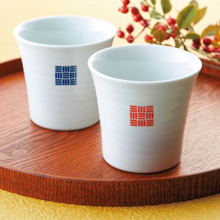 年末年始は、長崎の陶磁器「波佐見焼（はさみ焼）湯呑み」でほっと一息。容量は約190ml、サイズは約85×80mm（直径×高さ）