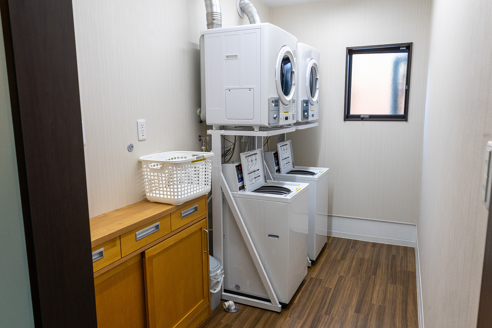 有料ではあるが洗濯機と乾燥機もあるので長期滞在にも対応する