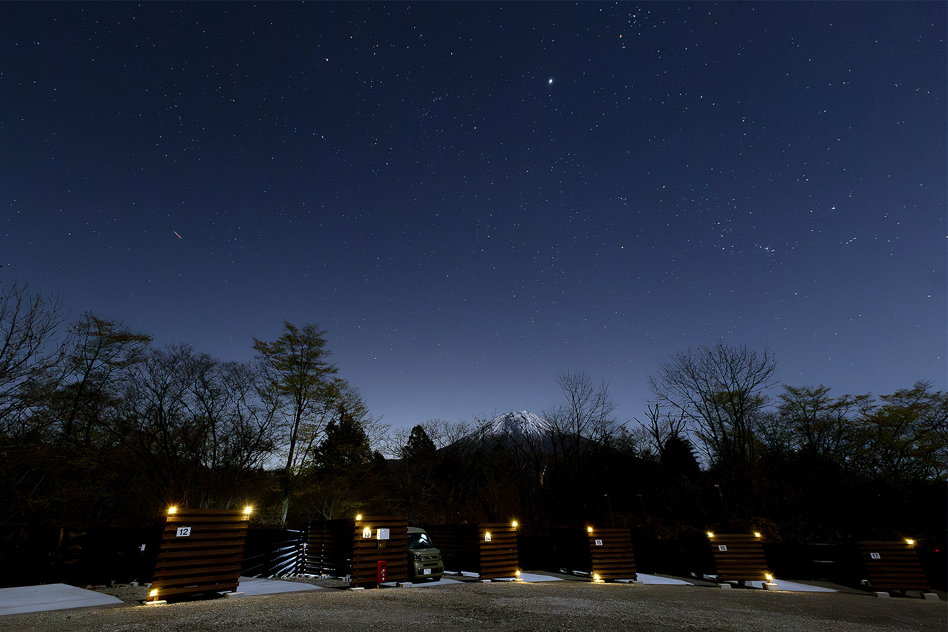 ここしばらくのRVパーク取材は、雨こそ降らなかったが曇り空が続いていたので星空は見えなかった。しかし今回はこのとおり
