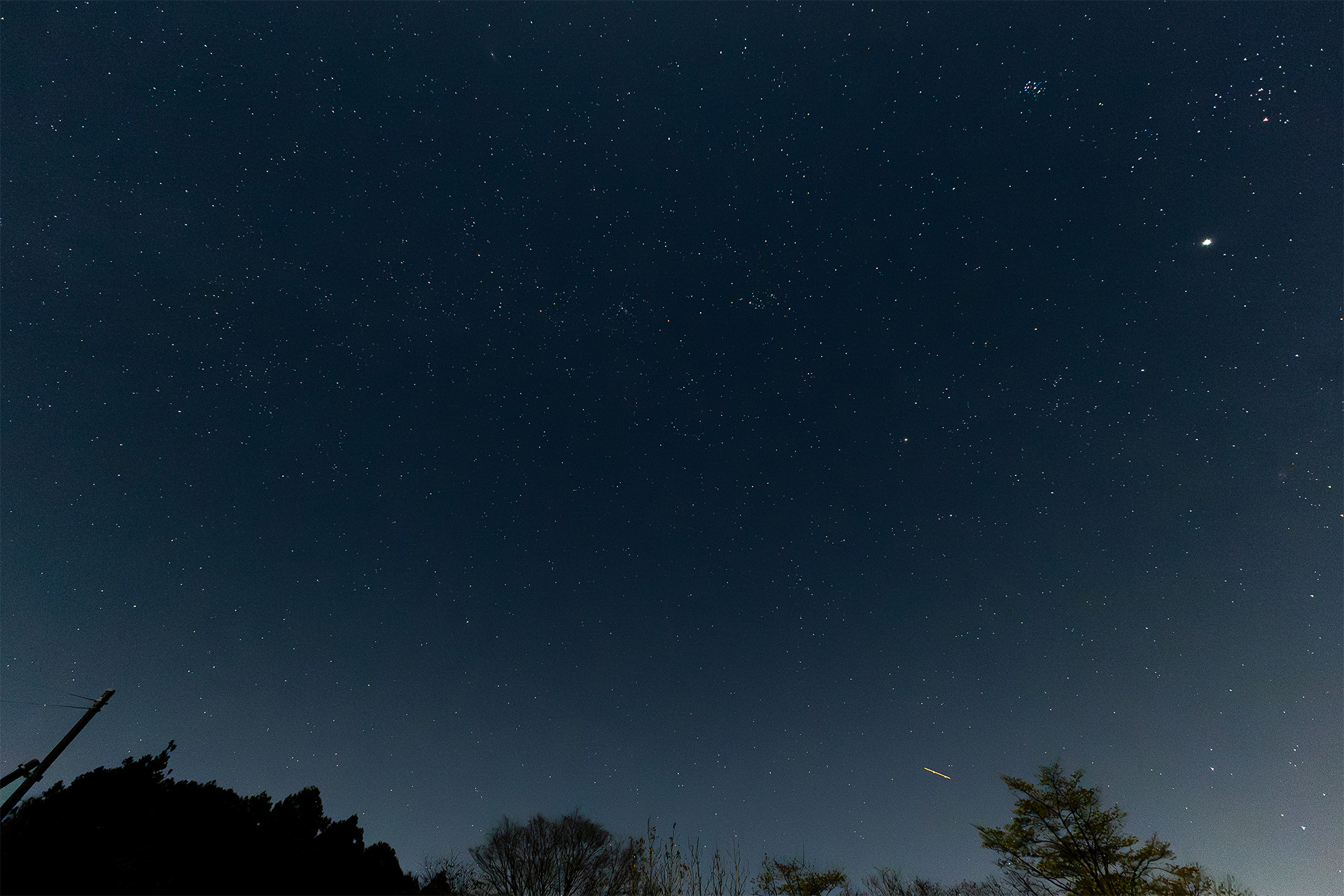 月齢が上限の頃だったので若干明るかったがそれでも多くの星が写った