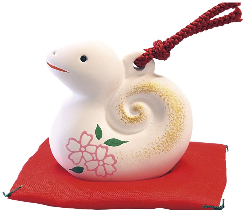 靖国神社、2025年初詣の開門時間を案内。巳の縁起物/正月限定の刺繍