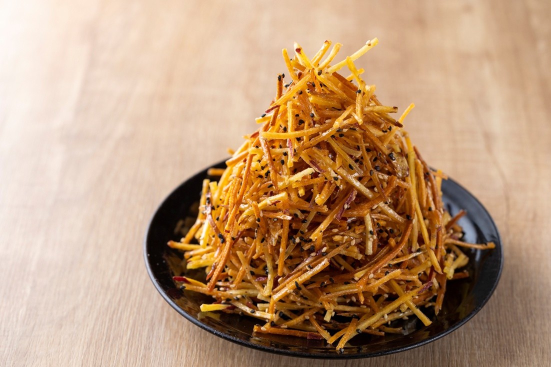 2025年新春パッケージの「黄金極細けんぴ」（580円）