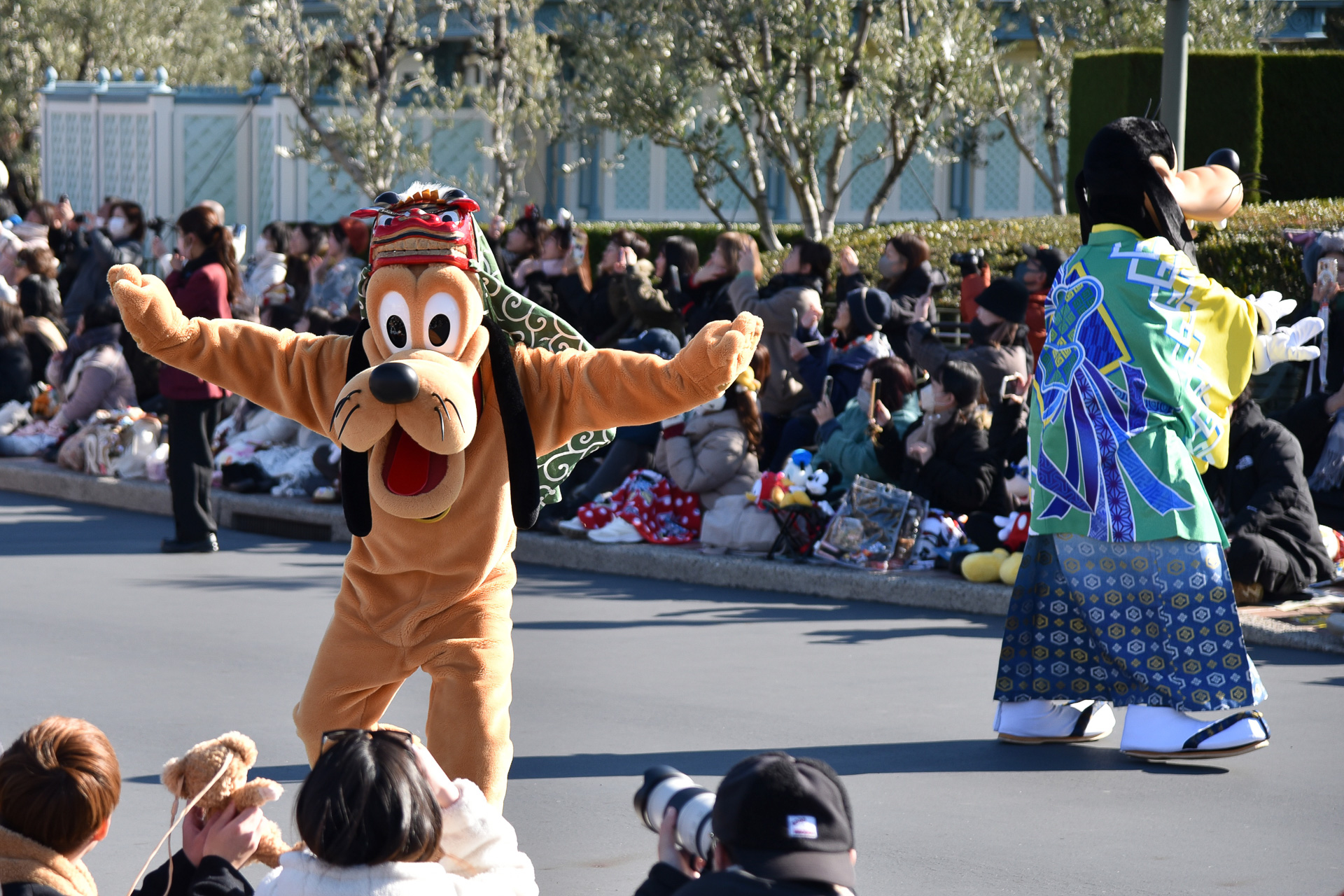 和服姿のミッキーマウスたちに会えるのは新年のパレード限定！