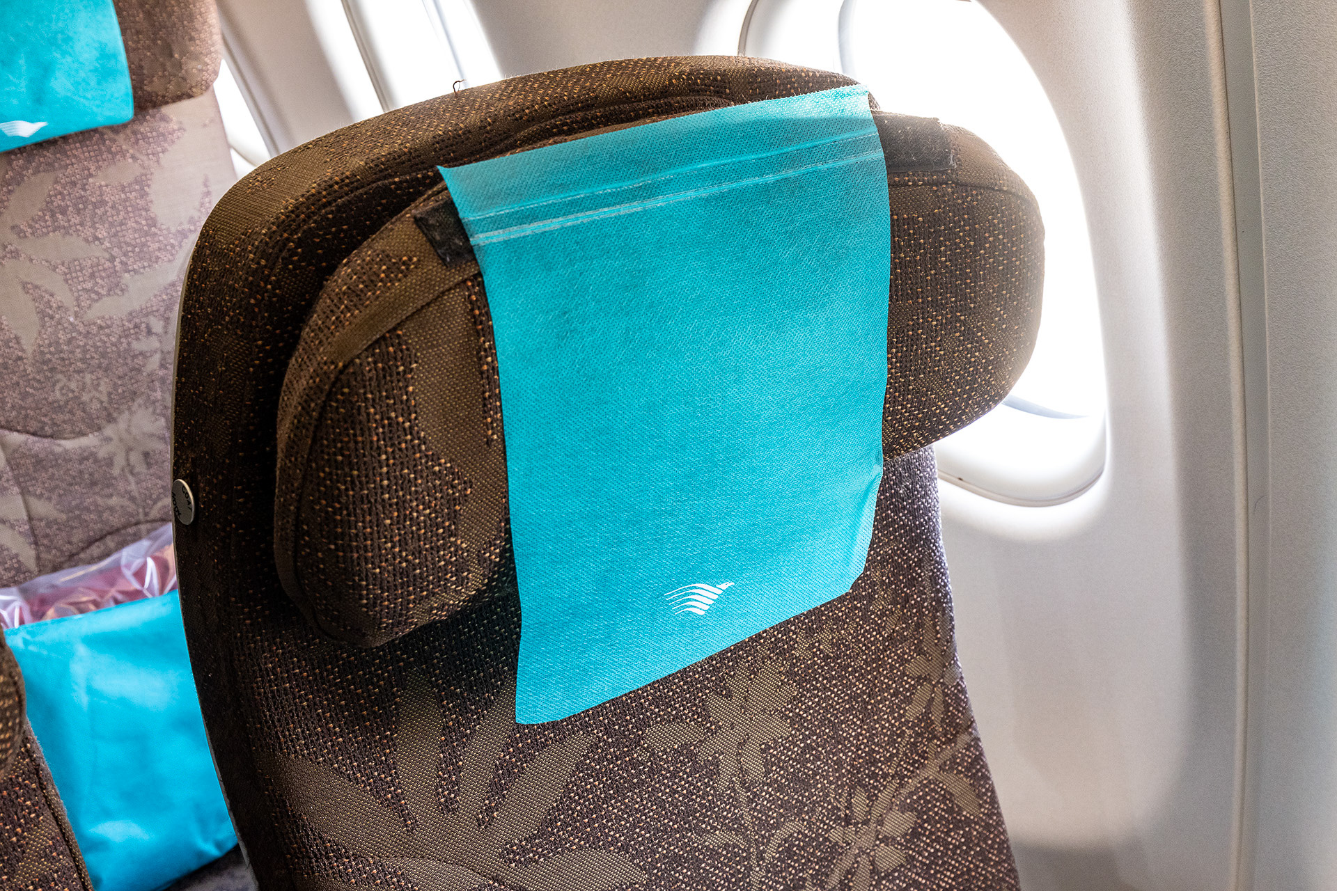 トスカグリーンのヘッドレストカバーでおしゃれな雰囲気