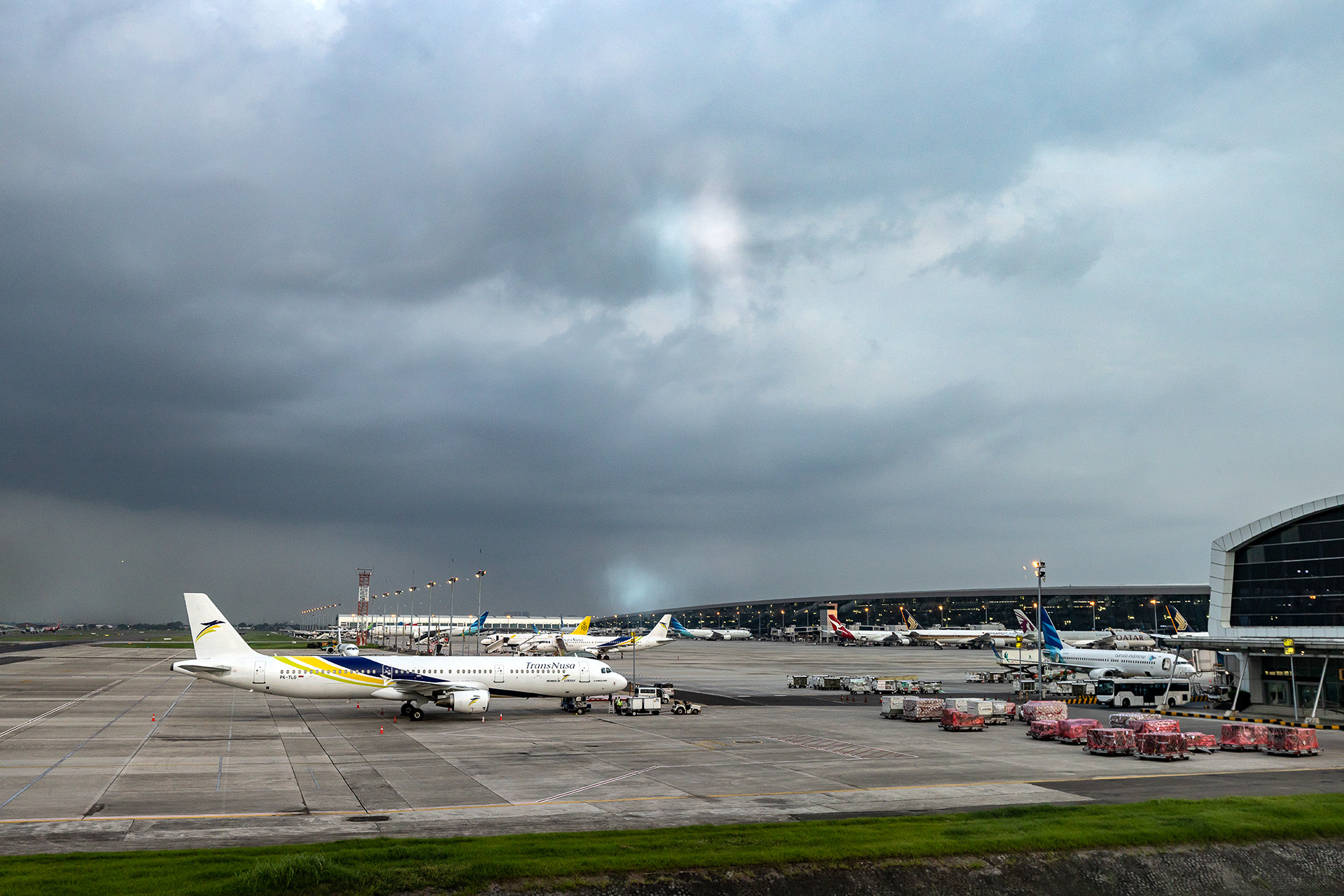 スカルノ・ハッタ空港に到着。奥に見えているのがターミナル3