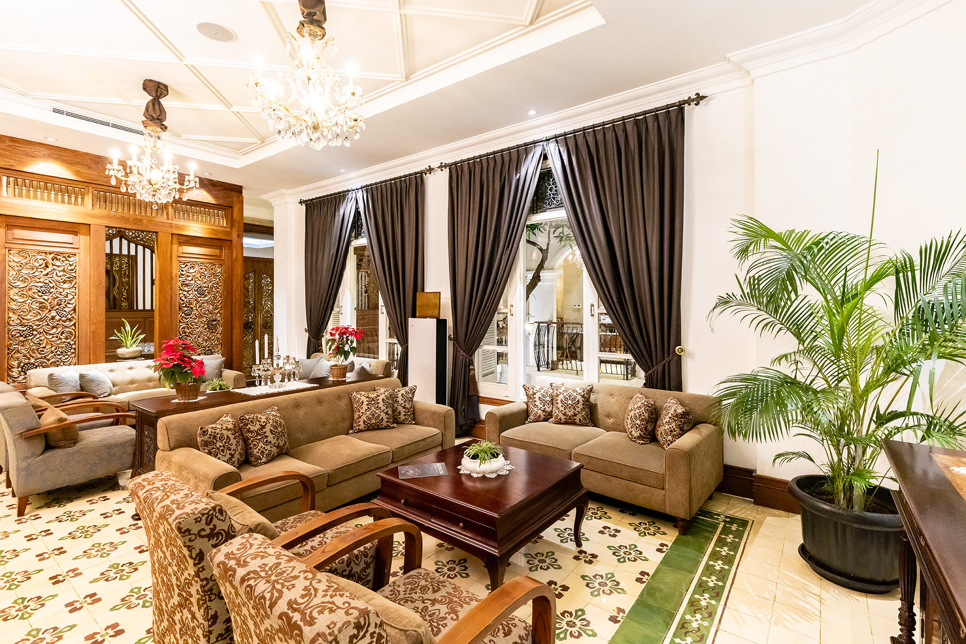 1階のテーブル席