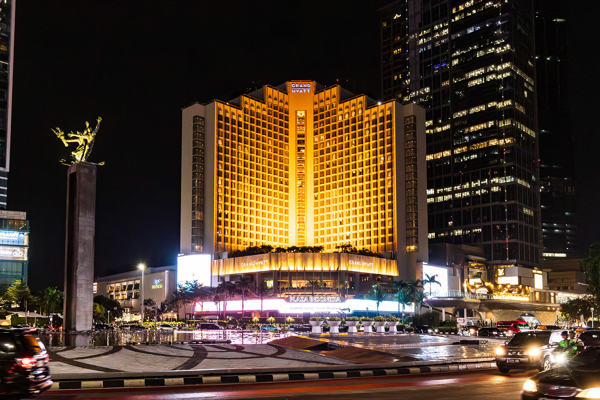 Bundaran Hlの奥に見えるのがグランドハイアット ジャカルタ