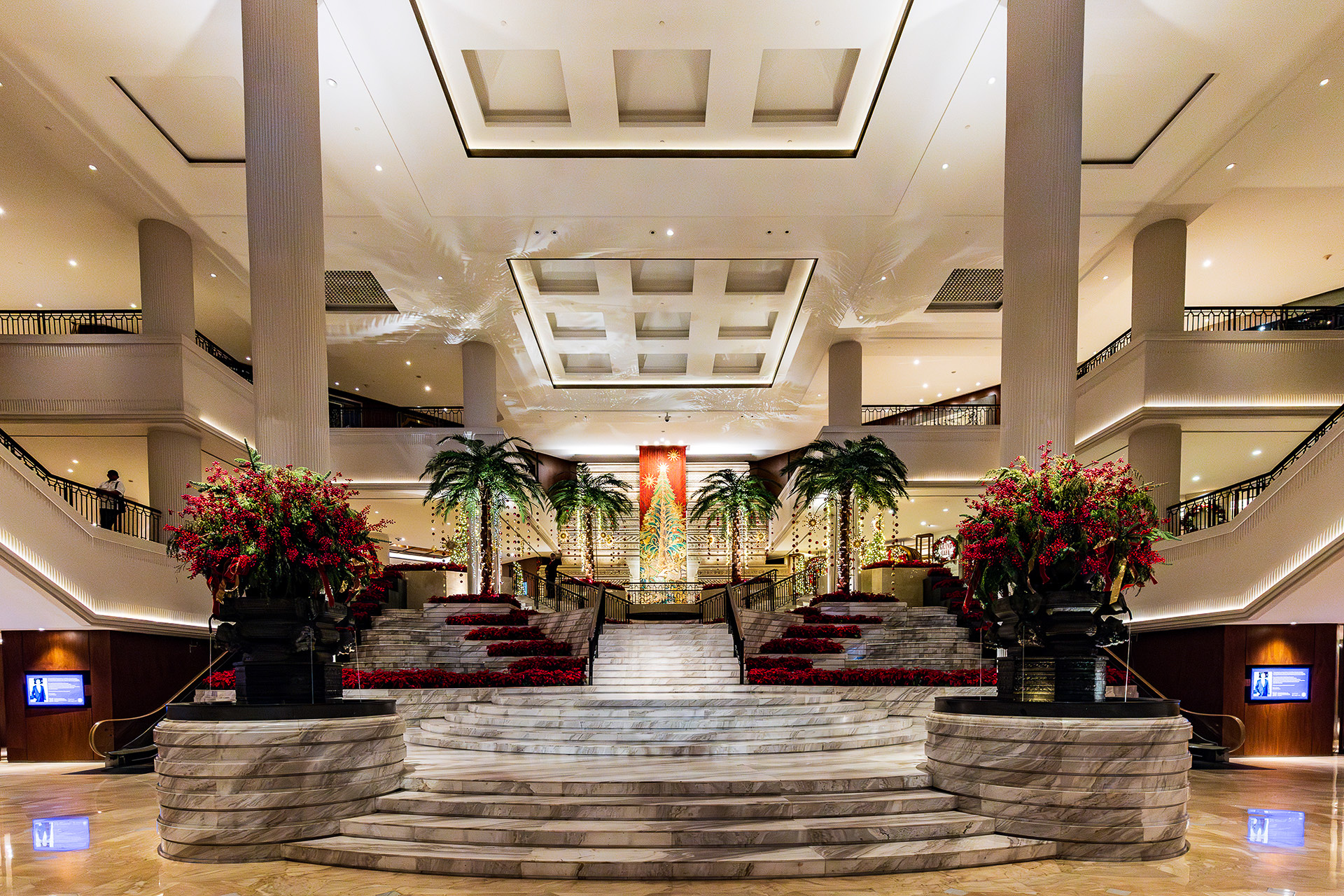 エントランスはクリスマスデコレーションが施されていた