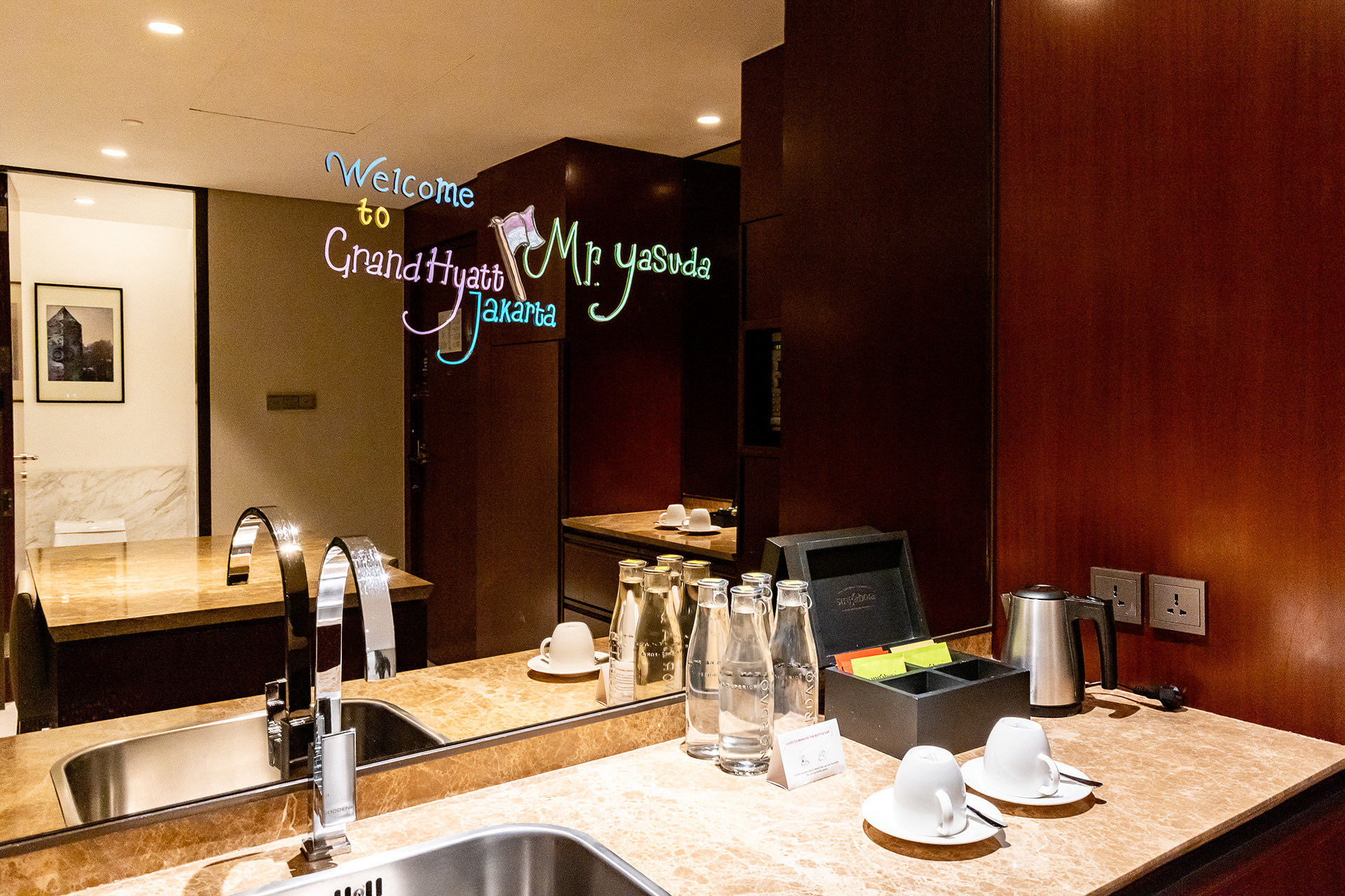 鏡にはウェルカムメッセージ