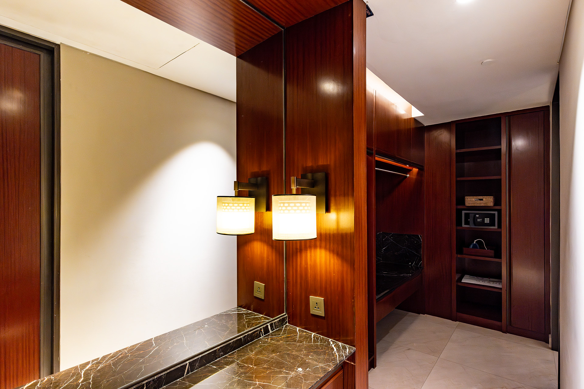 パウダースペース付きのウォークインクローゼットまで用意されている