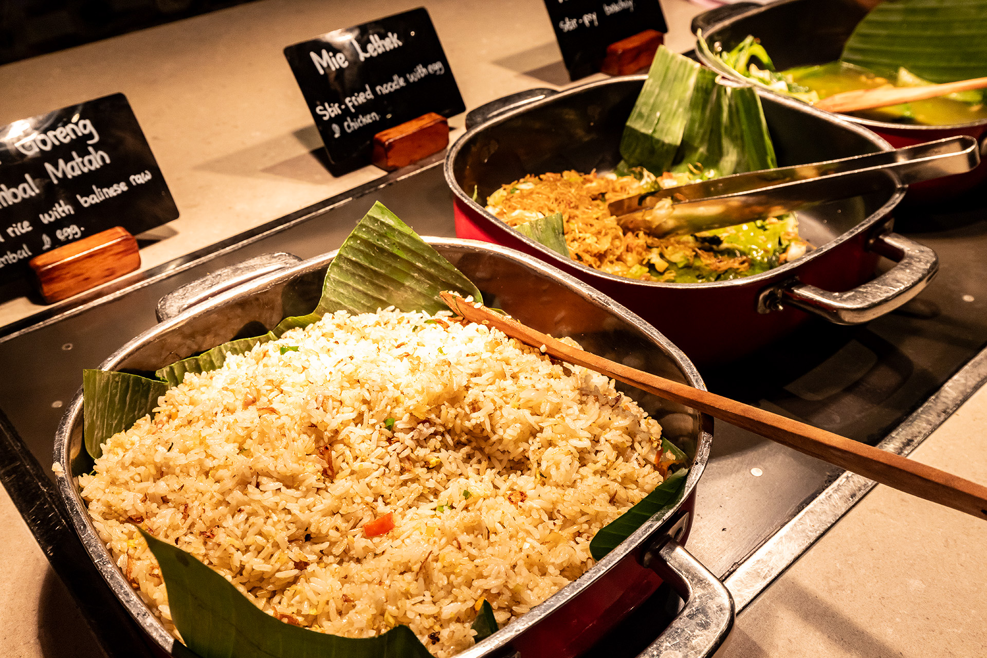 ナシゴレンなどのローカルフード