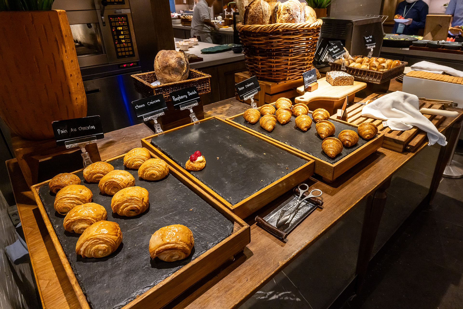 パンも種類豊富で美味しかった。インドネシアはパンがイケるようだ