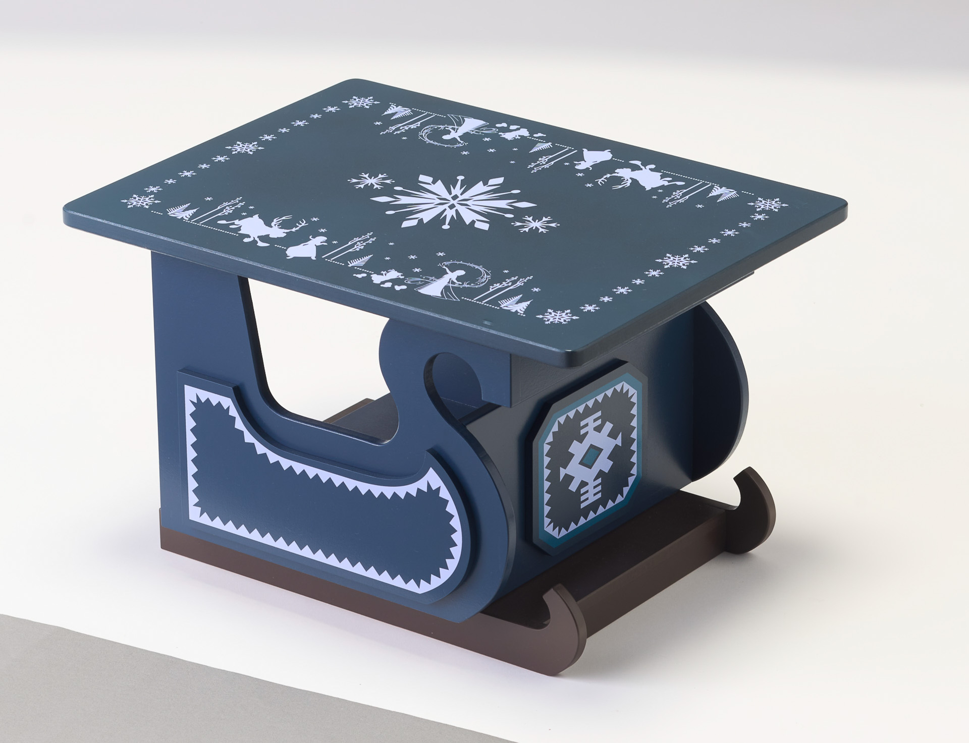 「キャラクターイメージのミニテーブル」（1万6900円）