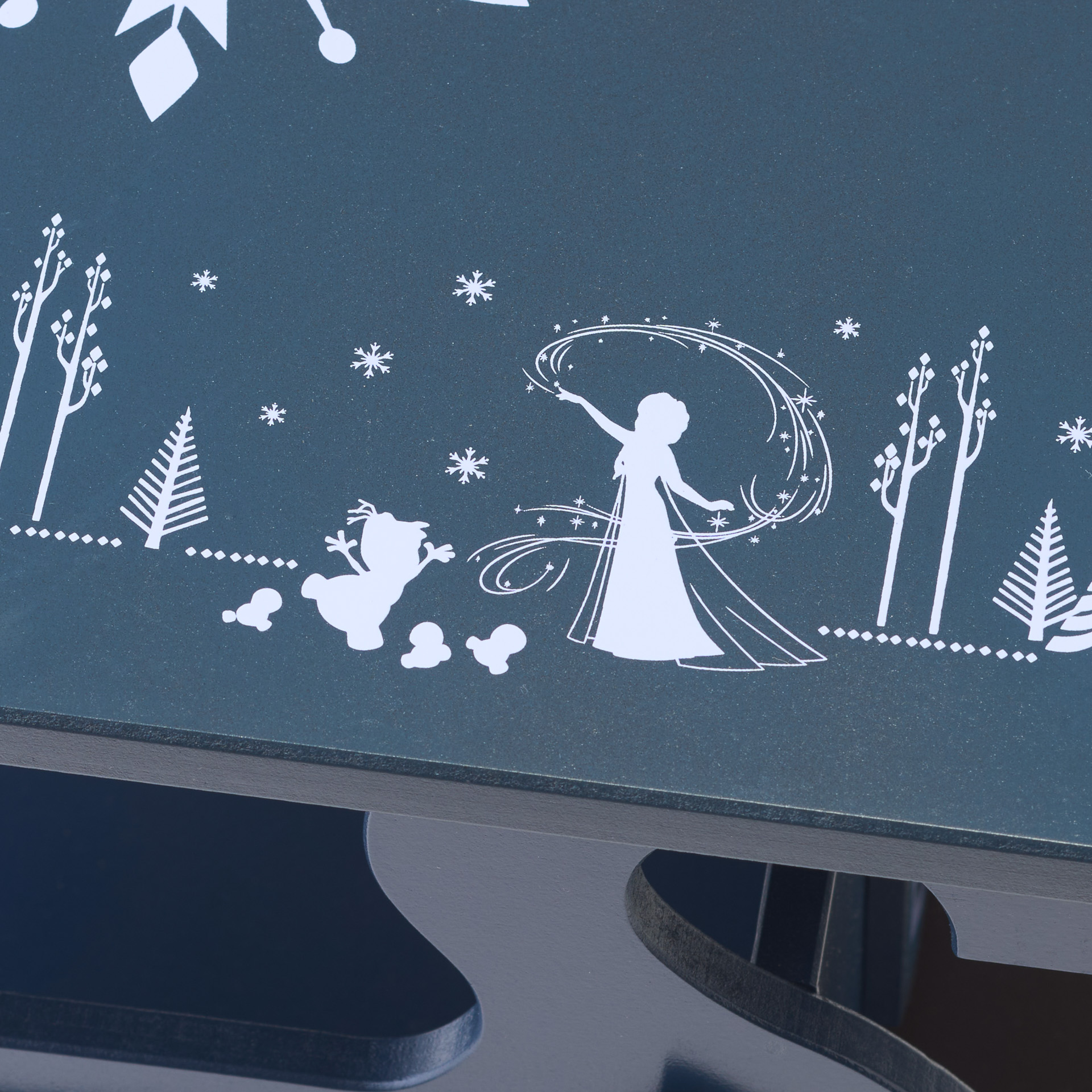 「キャラクターイメージのミニテーブル」（1万6900円）