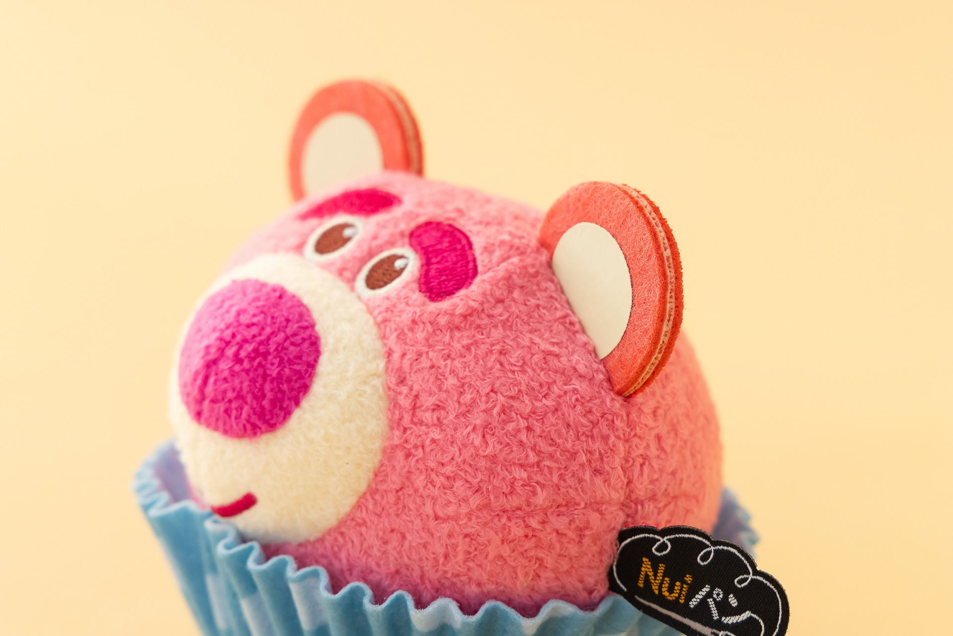 フェルト生地を重ねてクッキーの硬さとリアルさを追求