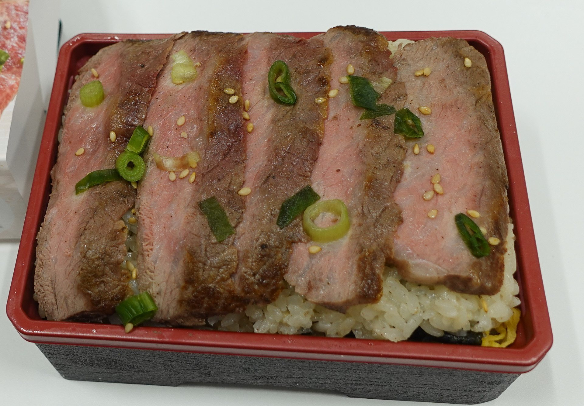 「ひたち牛 三種味くらべミルフィーユ弁当」