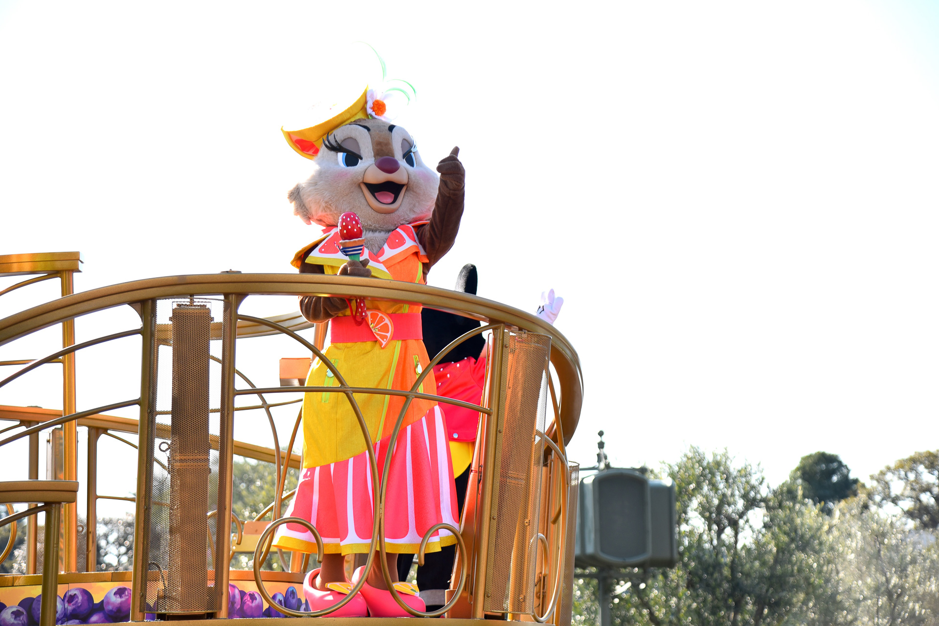 ドナルドダック、グーフィーにチップ、デール、クラリスと大所帯のバンドだ