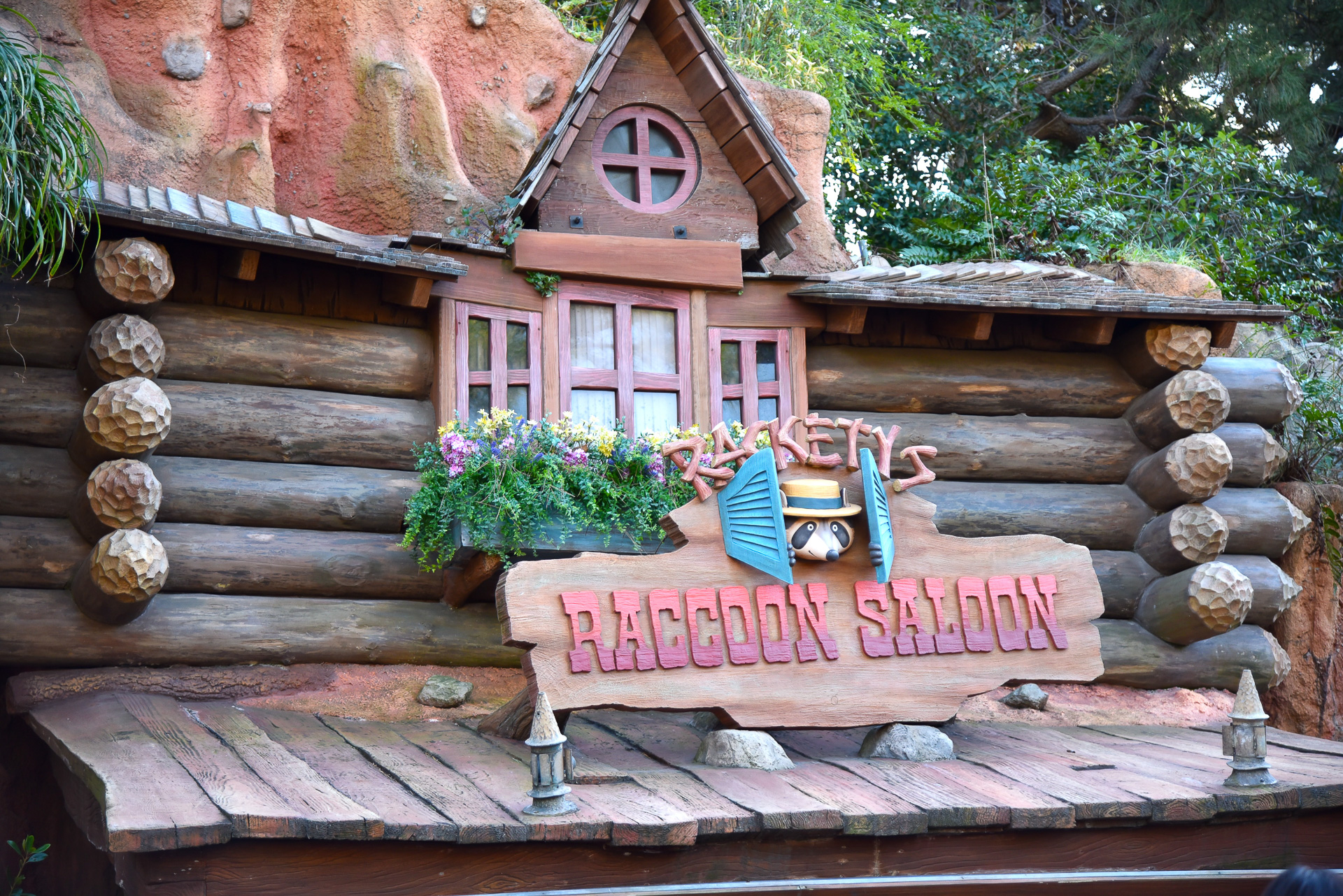 「ラケッティのラクーンサルーン」に到着です！