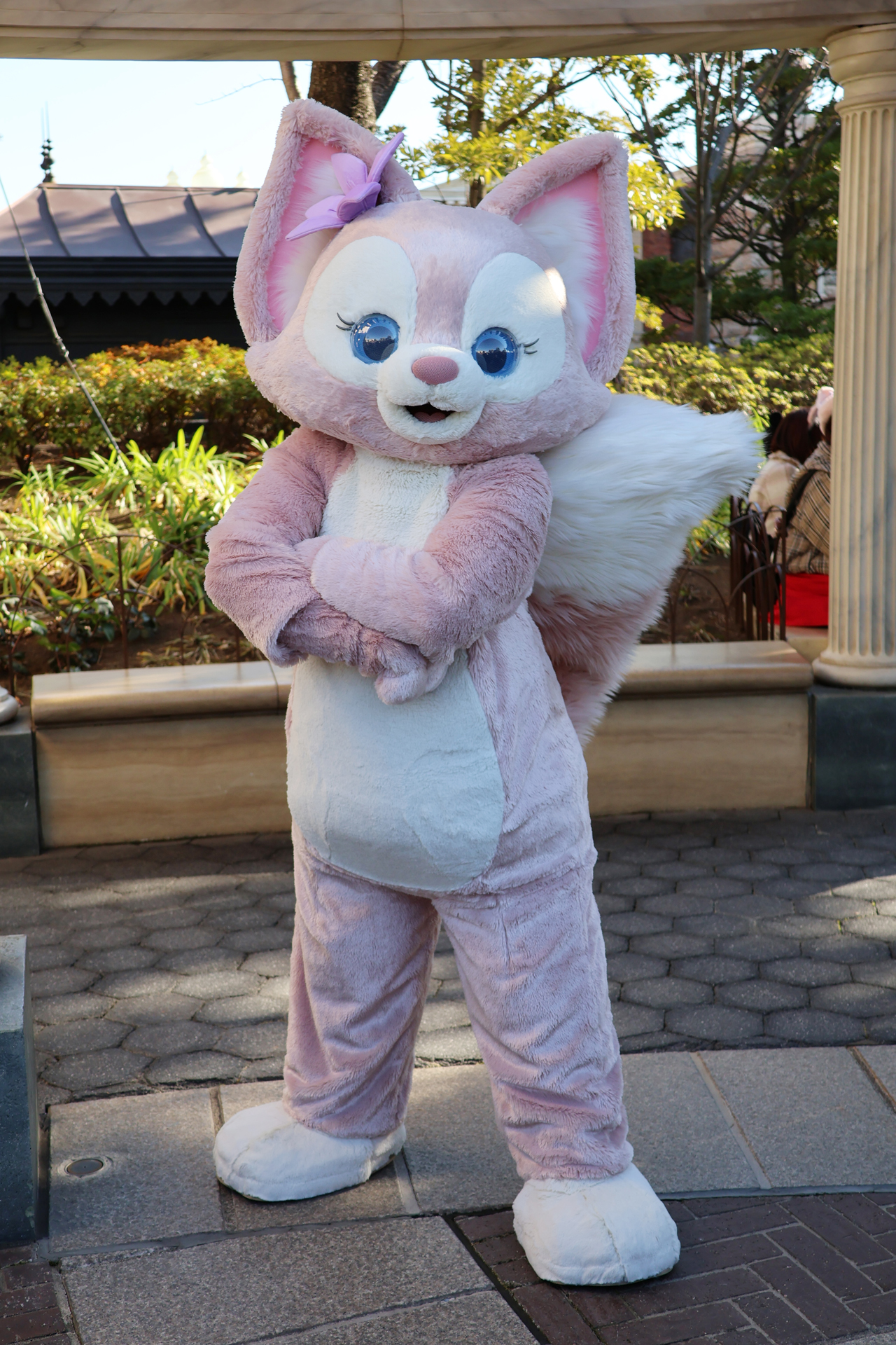 リーナ・ベルのキュートなポーズが間近で見られる