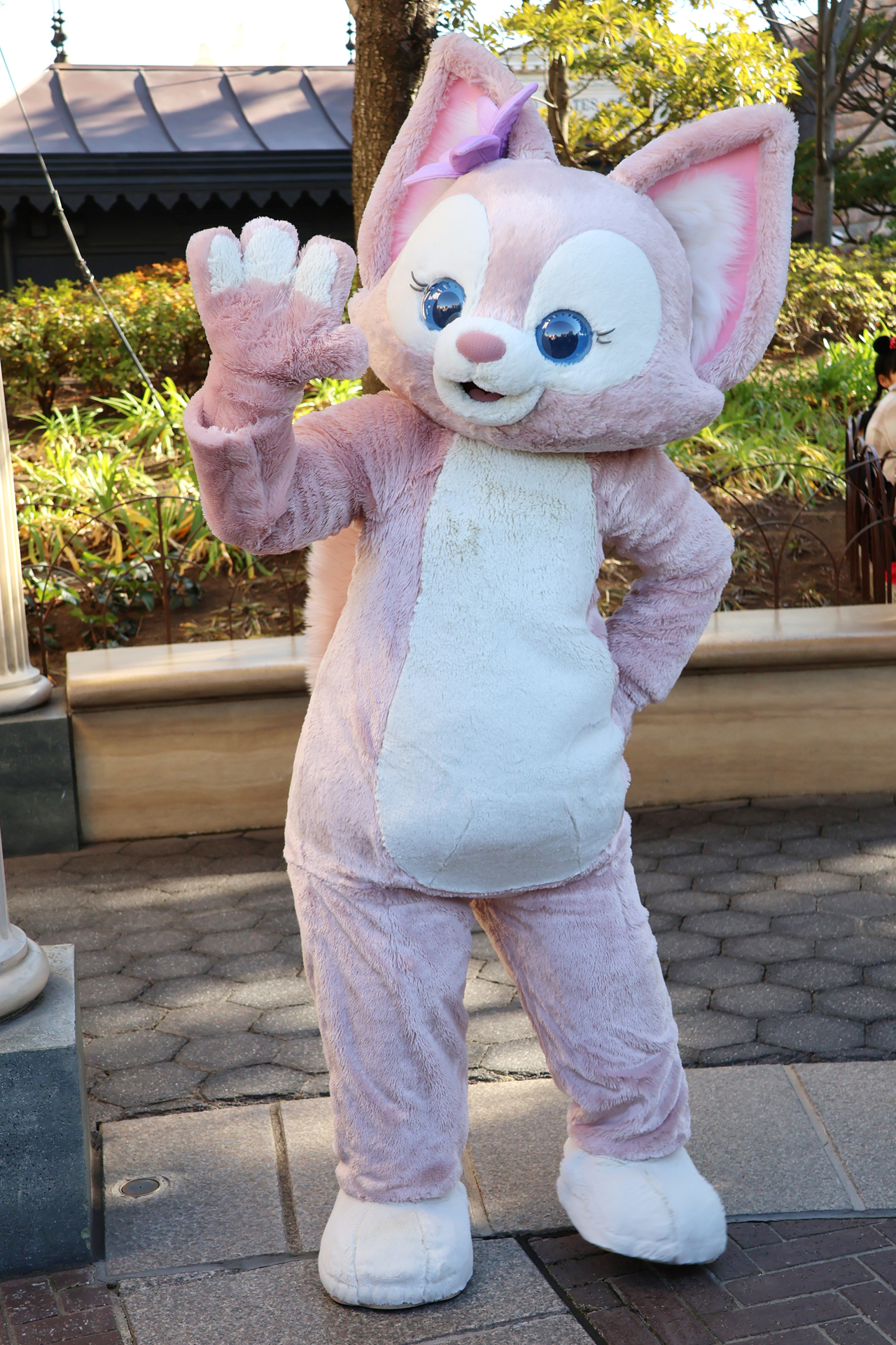 リーナ・ベルのキュートなポーズが間近で見られる