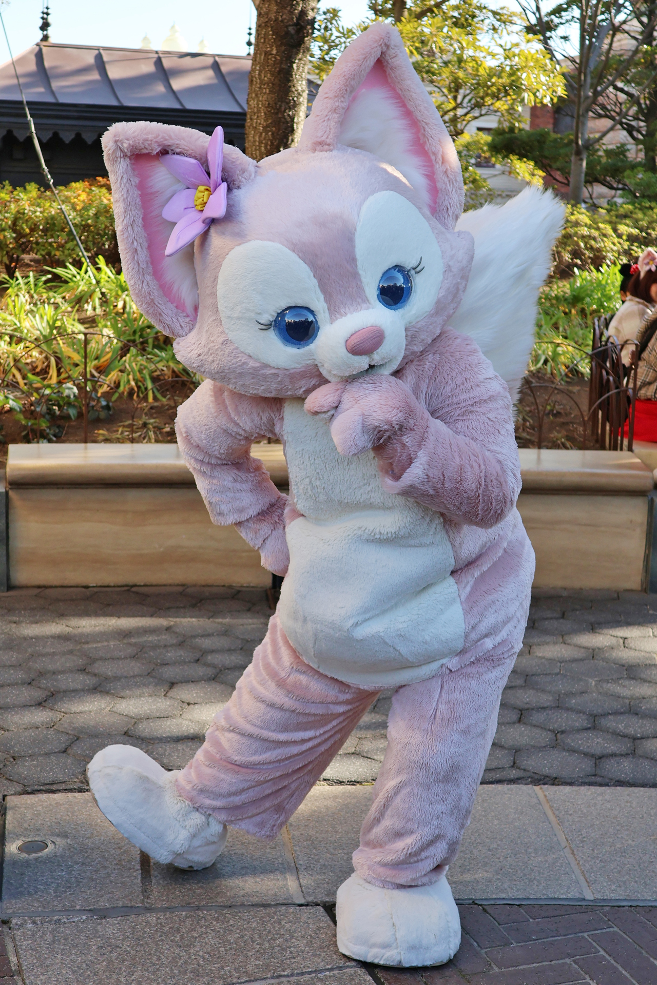 リーナ・ベルのキュートなポーズが間近で見られる