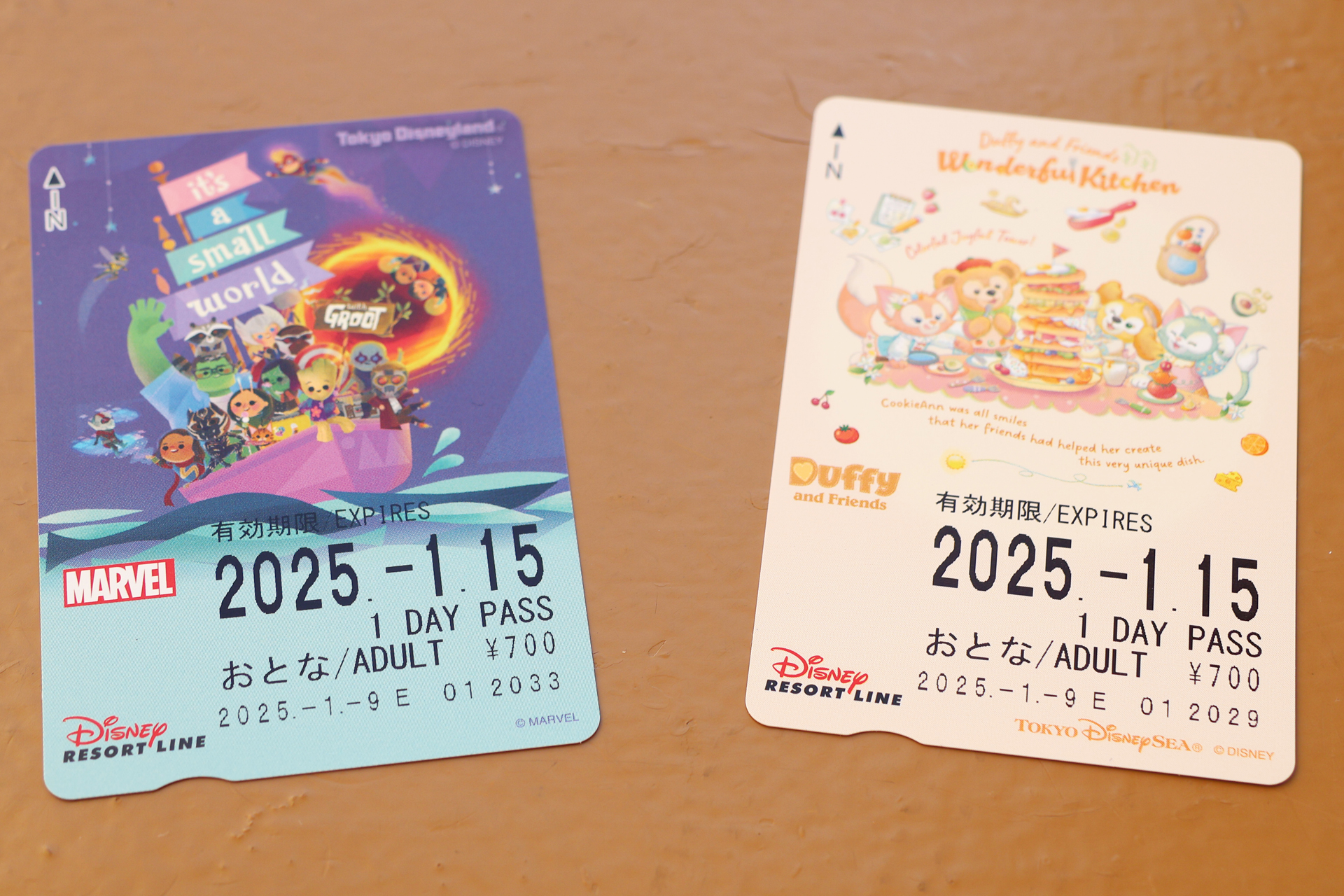 「イッツ・ア・スモールワールドwithグルート」と、「ダッフィー＆フレンズ・ワンダフル・キッチン」デザインのフリーきっぷ