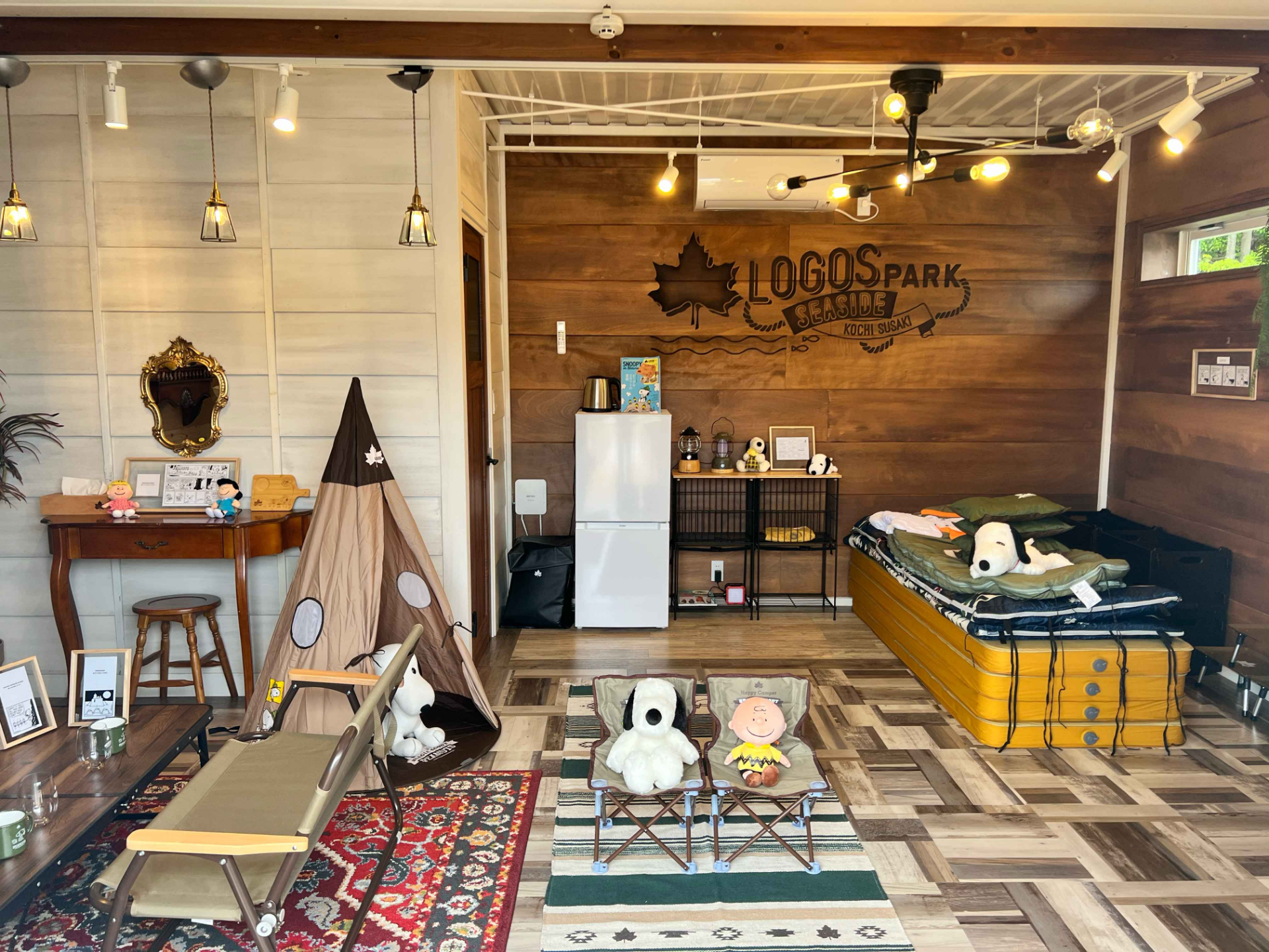 PEANUTS仕様になった室内でのキャンプ体験やスヌーピーと写真が撮れるグリーティングが楽しめる