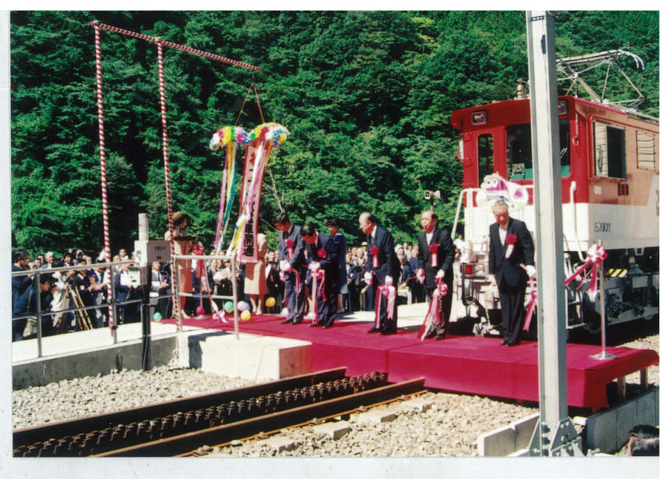 純金　切符形 100万円の純金乗り放題切符、大井川鉄道100周年記念で販売