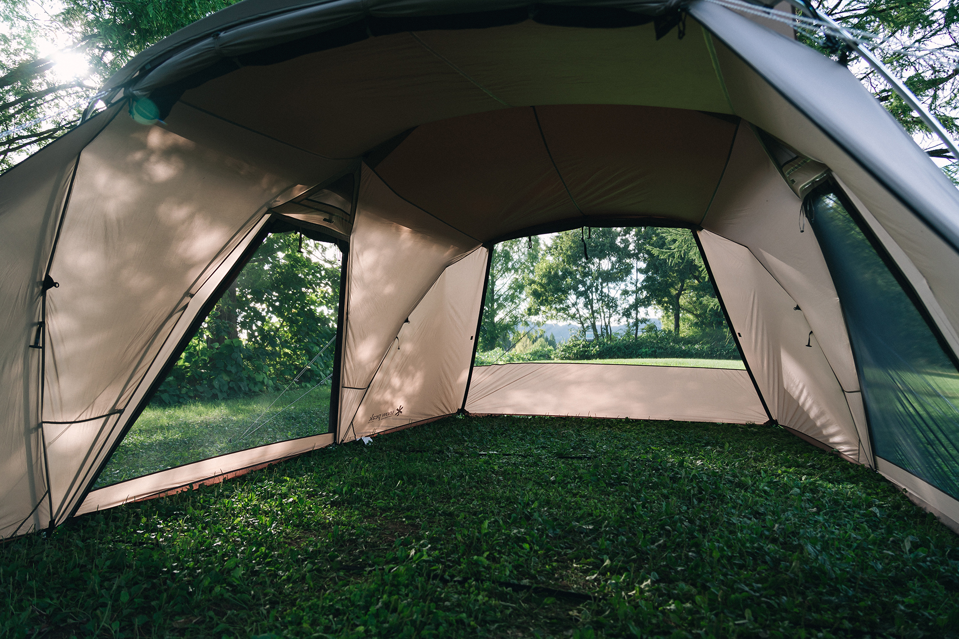 インナールームを外すと大型のシェルターに