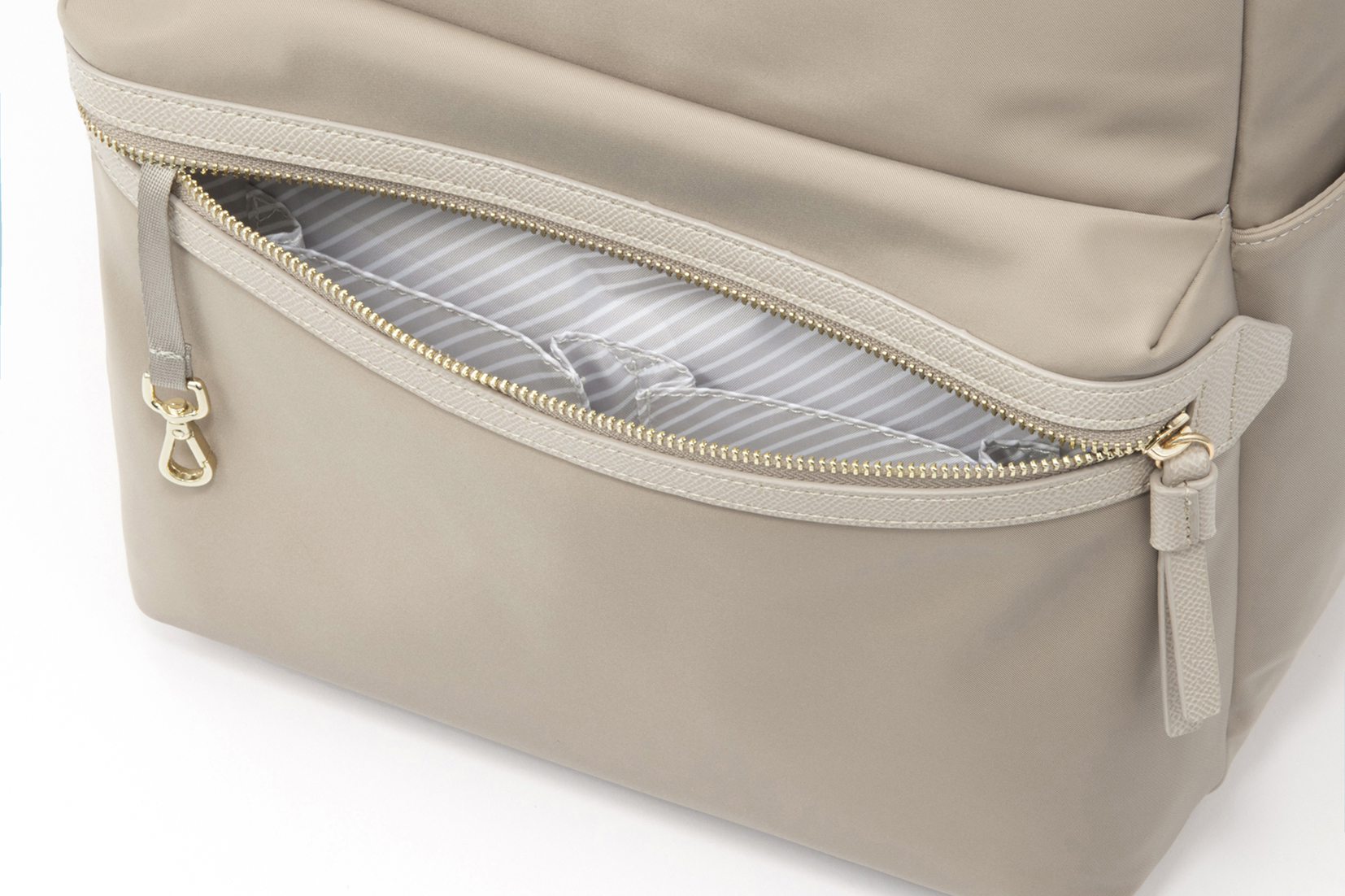 小物の収納に役立つ「オーガナイザーポケット」