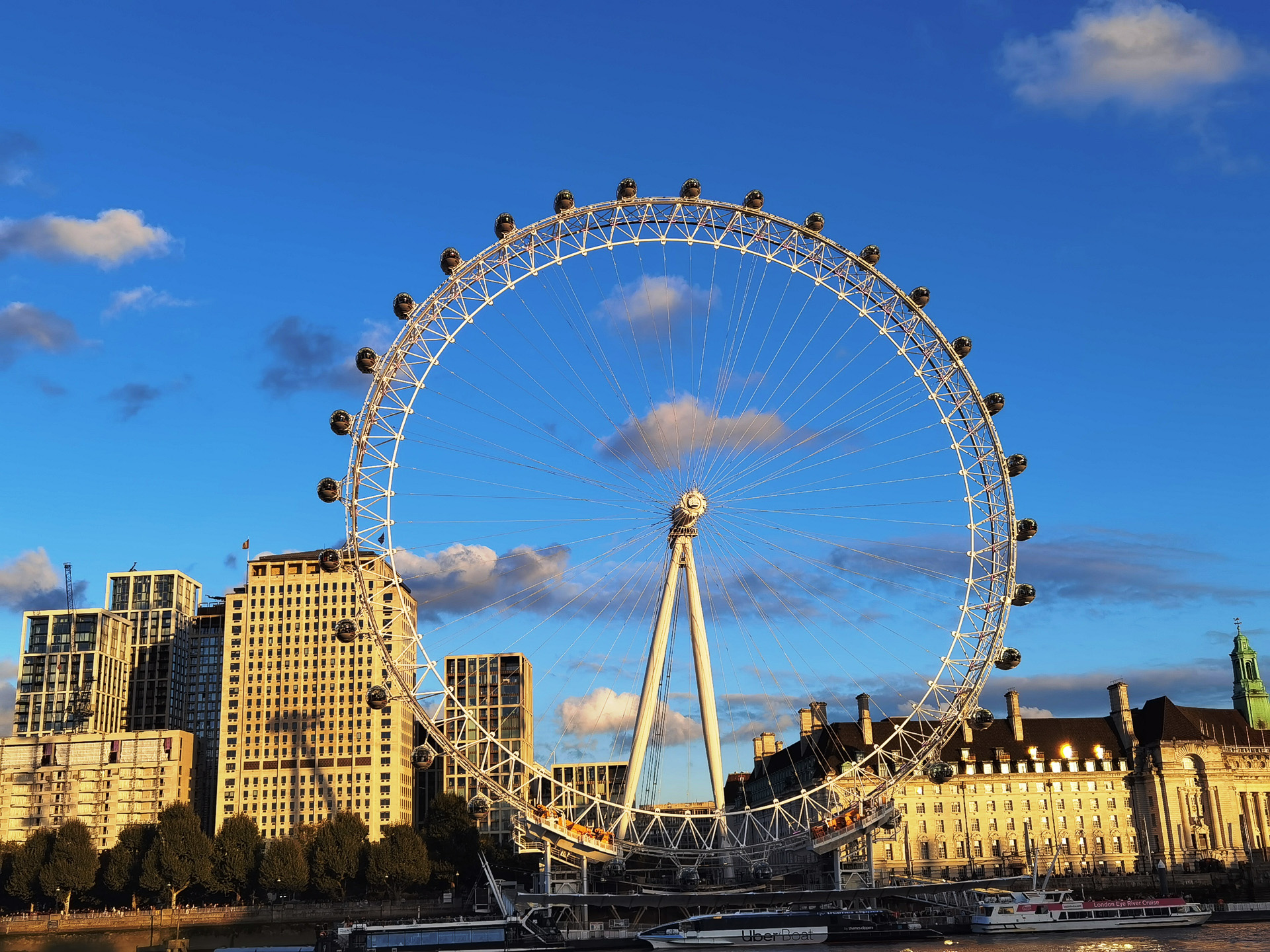 おなじみのビッグベン、トラファルガー広場、ロンドン・アイ