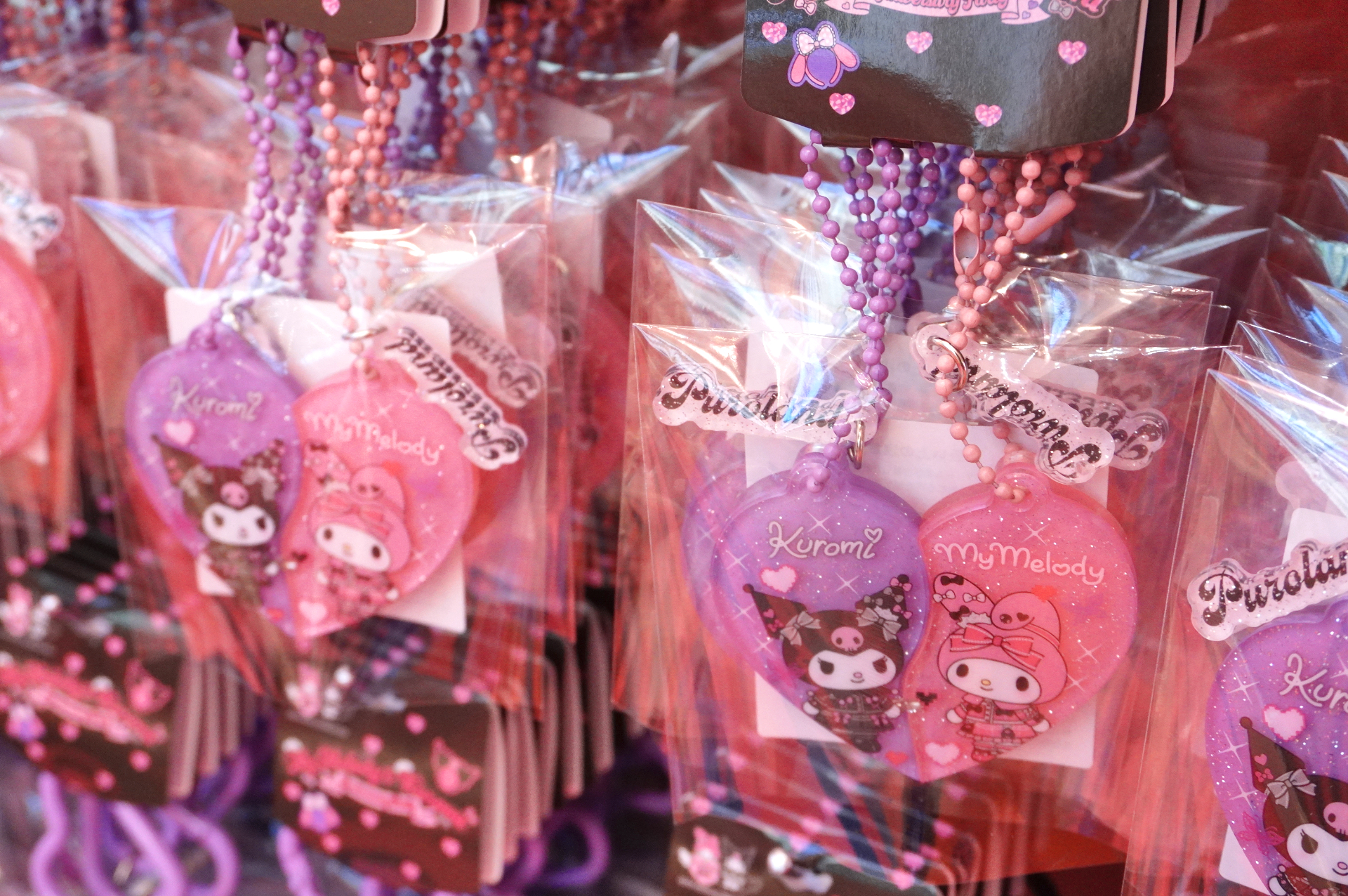 2つで1セットの片割れハート「お揃い♡チャーム」（990円）