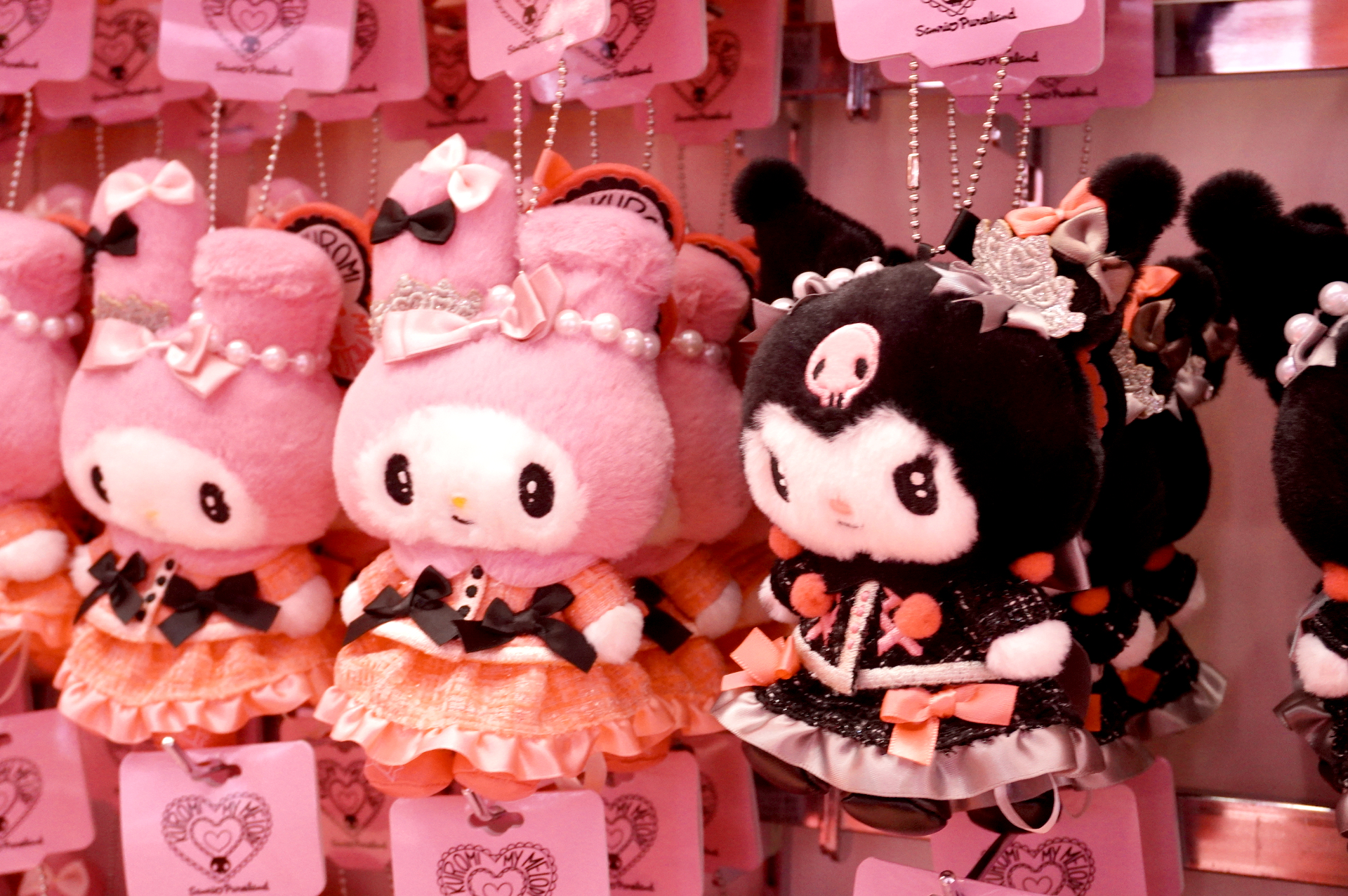 マイメロディとクロミの「マスコット」（各3850円）