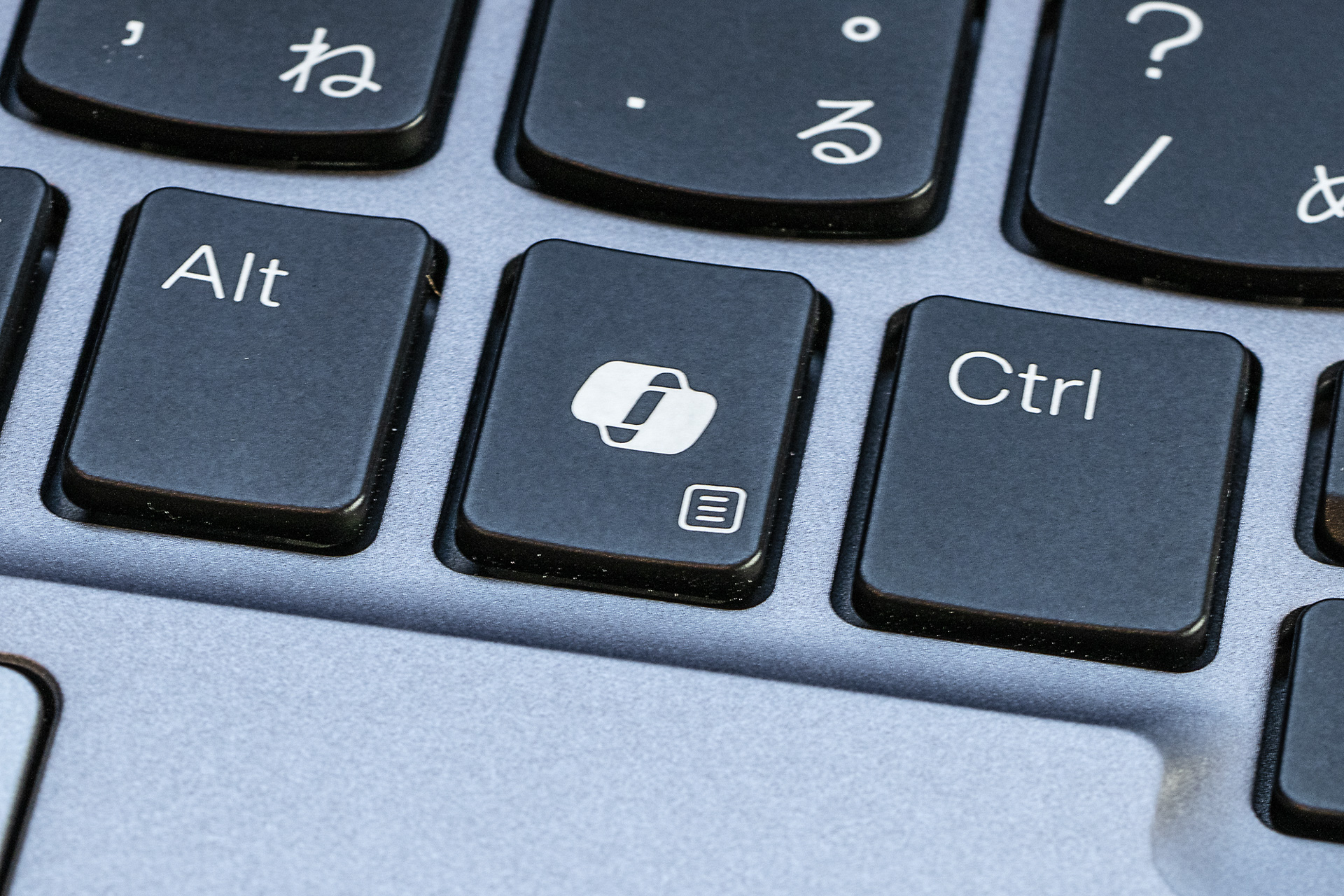 右のAltキーとCtrlキーの間にWindows 11のAIアシスタント「Copilot」を呼び出せるCopilotキーを用意