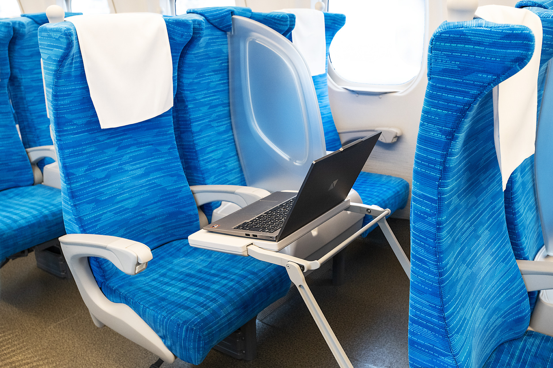 より広く使える「S Work Pシート」。通常の指定席料金に1200円追加することで予約できる