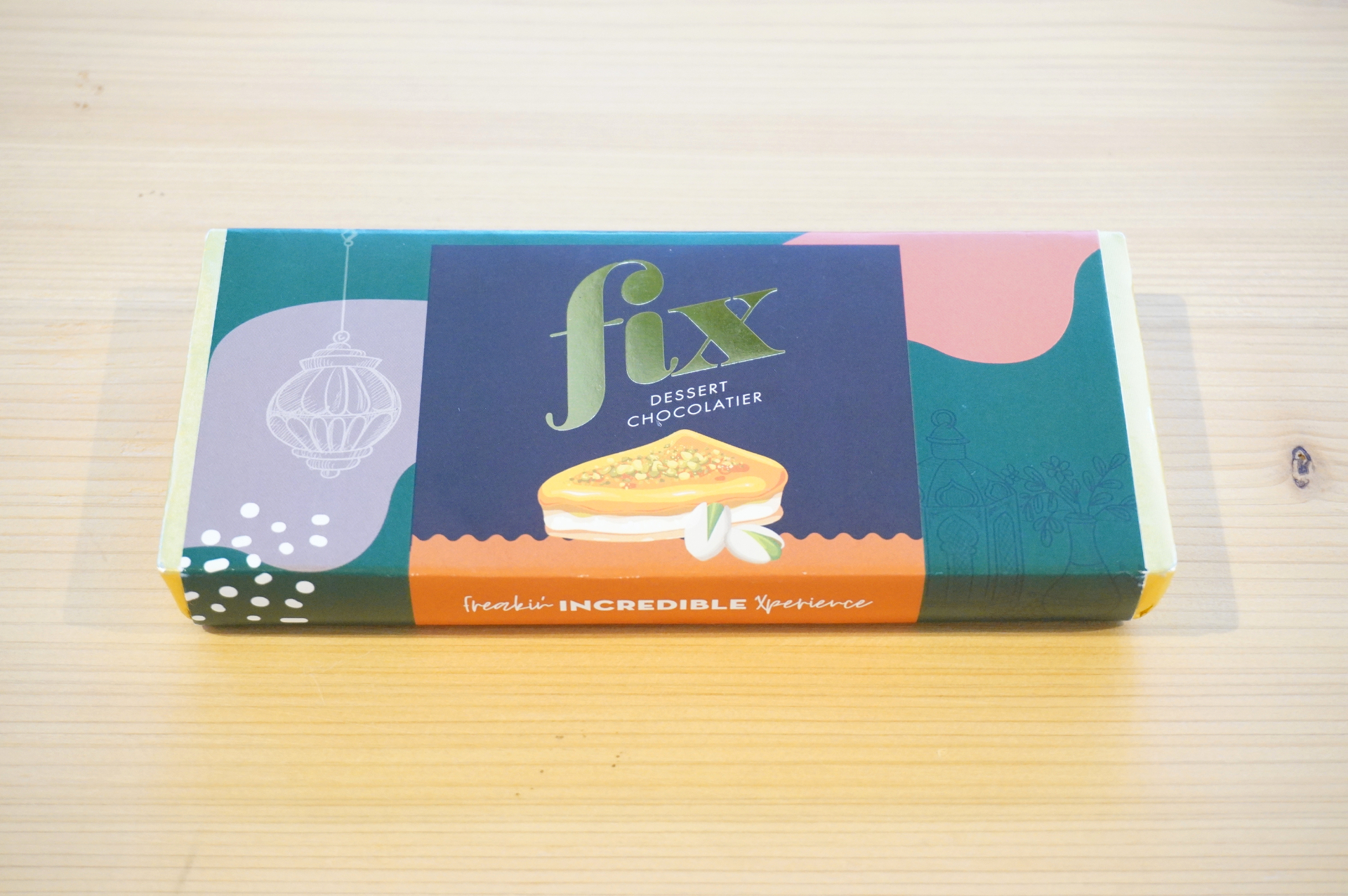 FIXのドバイチョコ「Can't Get Knafeh of It」。外装パッケージも高級感があっておしゃれ