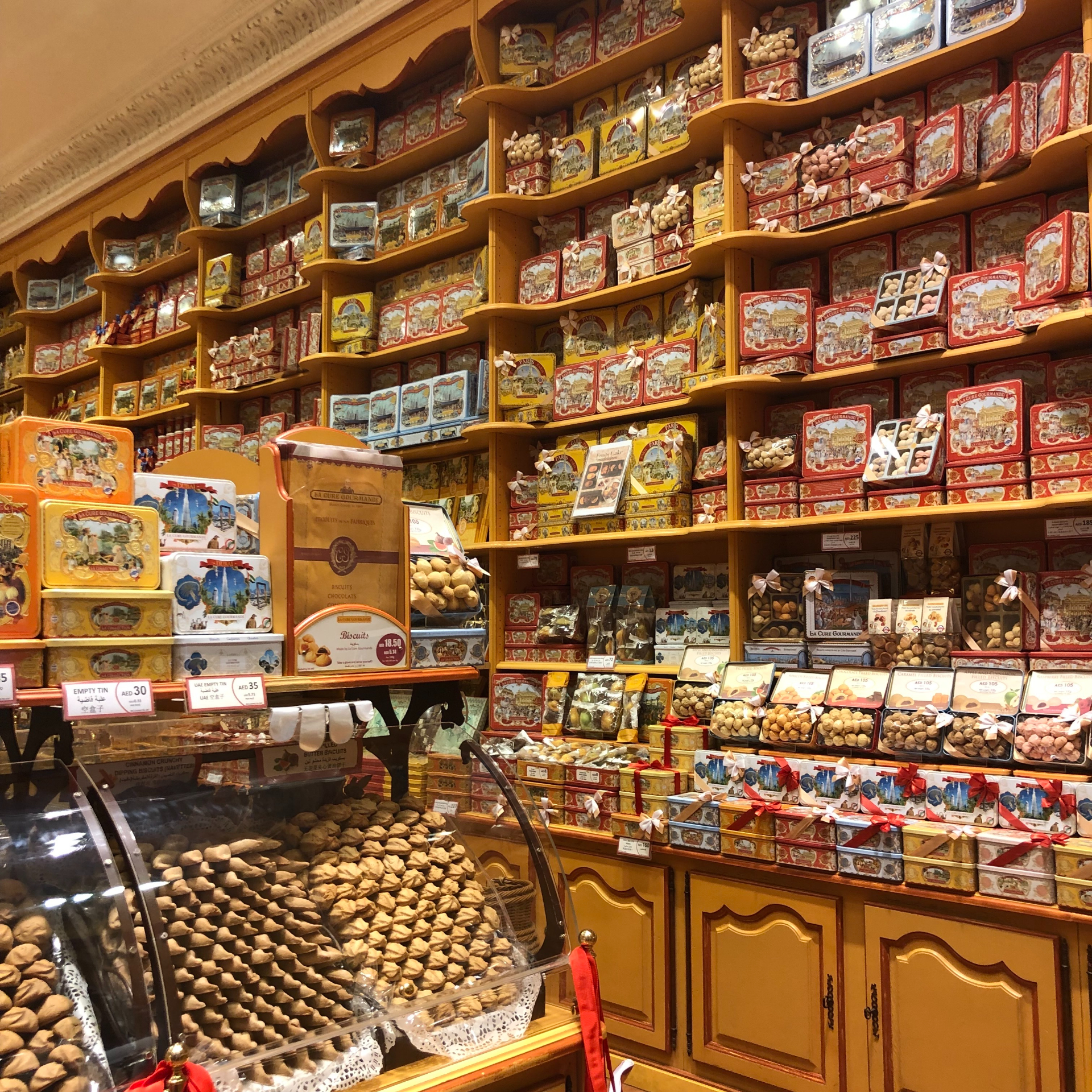 ドバイの空港やショッピングモールには、上質な紅茶やお菓子、チョコレートのショップがたくさん