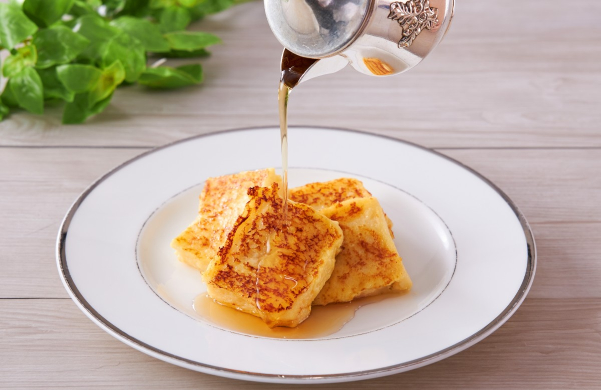 オークラ伝統のフレンチトーストも焼きたてを味わえる