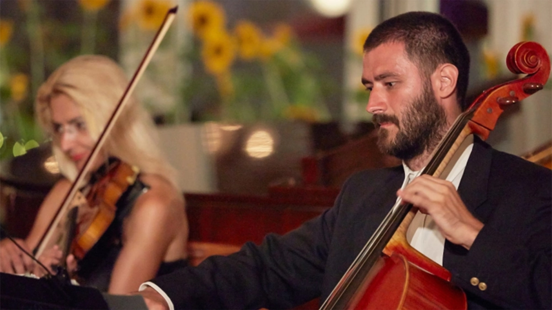 ラウンジではクラシック音楽の生演奏も